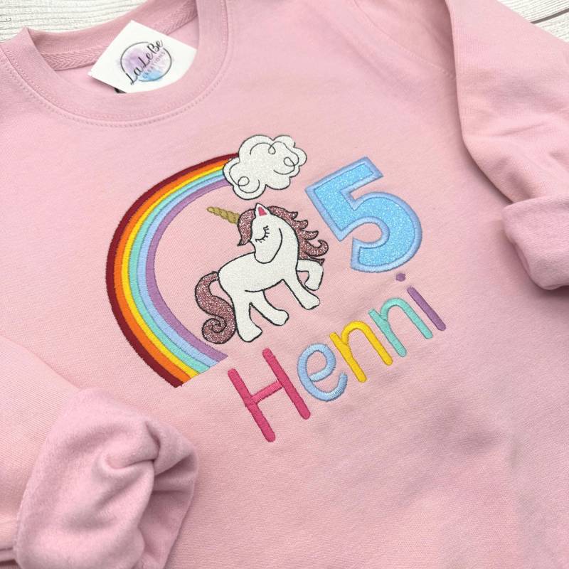 Geburtstags-T-Shirt Für Mädchen Mit Einhorn Und Regenbogen - Bestickt Name Alter Geburtstags-T-Shirt Für Mädchen Mit Einhorn Und Regenbogen - Bestickt Name Alter von LaLeBeCreations
