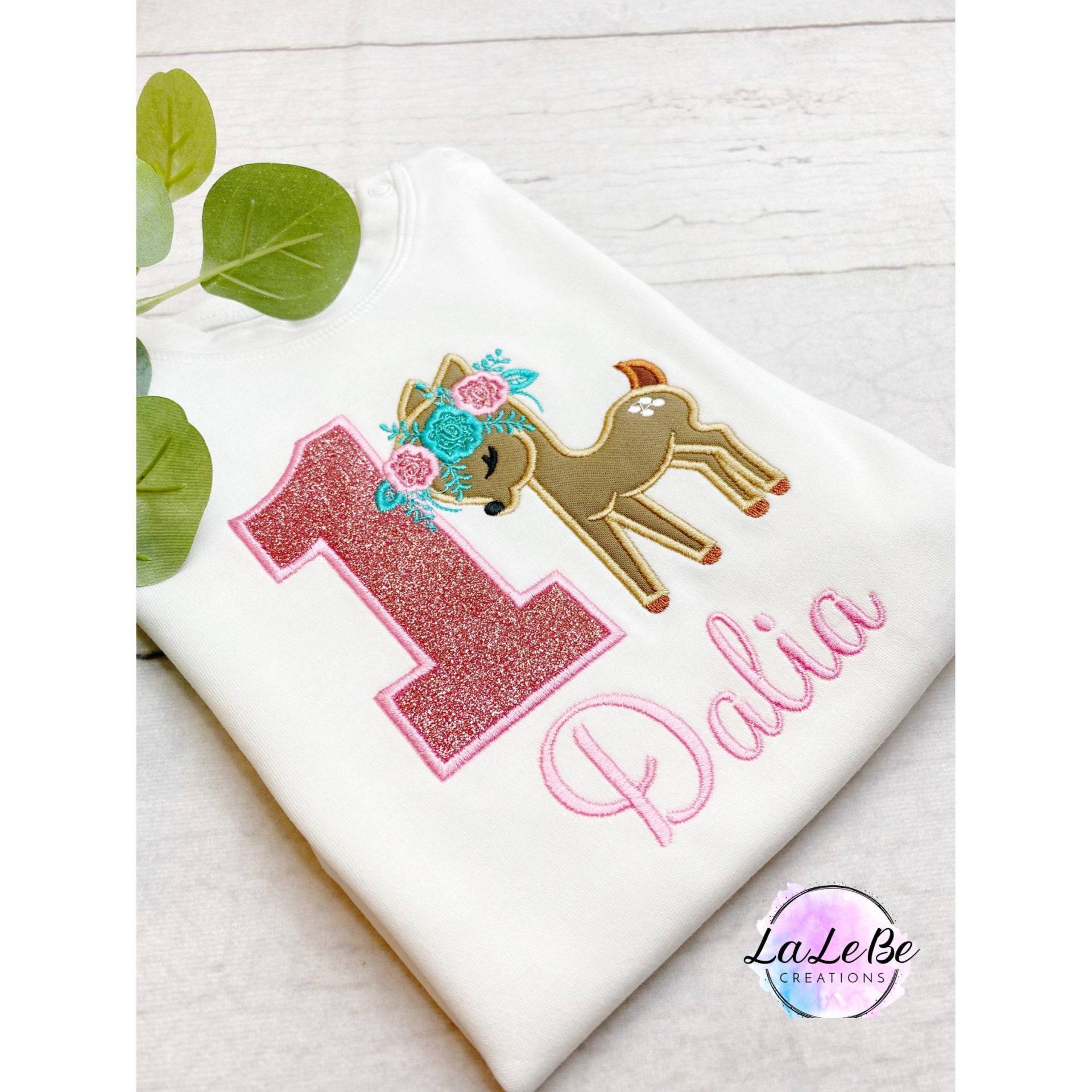 Hirsch Reh Geburtstagsshirt Für Mädchen, Shirt Mit Zahl Und Name, Geburtstagsoutfit Kinder Hirsch Reh Geburtstagsshirt Für Mädchen, Shirt Mit Zahl Und Name, Geburtstagsoutfit Kinder von LaLeBeCreations