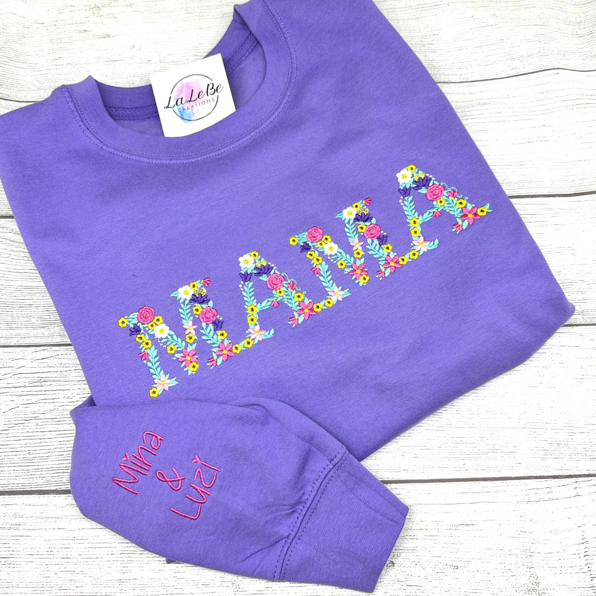 Personalisiertes Mama-Sweatshirt Mit Blumenschrift | Einzigartiges Geschenk Für Mütter Zum Weihnachten Personalisiertes Mama-Sweatshirt Mit Blumenschrift | Einzigartiges Geschenk Für Mütter Zum Weihnachten von LaLeBeCreations