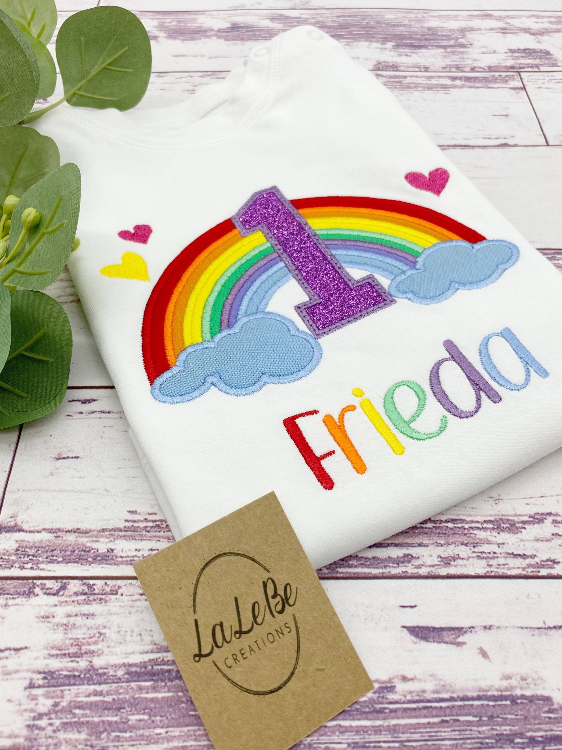 Regenbogen Geburtstagsshirt Für Mädchen Oder Jungen Mit Glitzer, Personalisiertes T-Shirt Namen Und Zahl Des Kindesalters von LaLeBeCreations