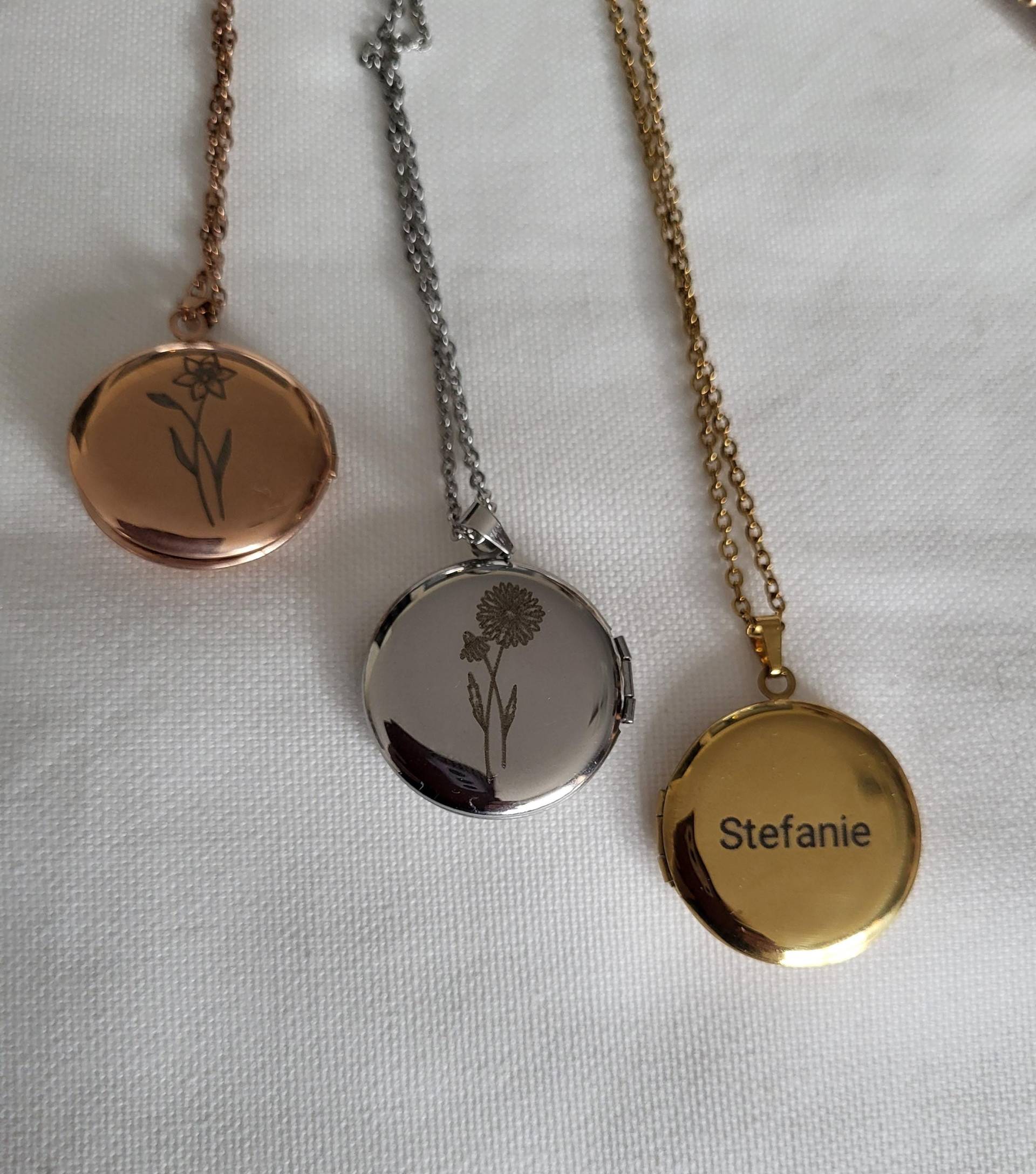 Geburtsblume Medallion, Namens Medalion, Geschenk Tipp Hochzeit, Valentinstags Geschenk, Jahrestag von LaLiebDesign