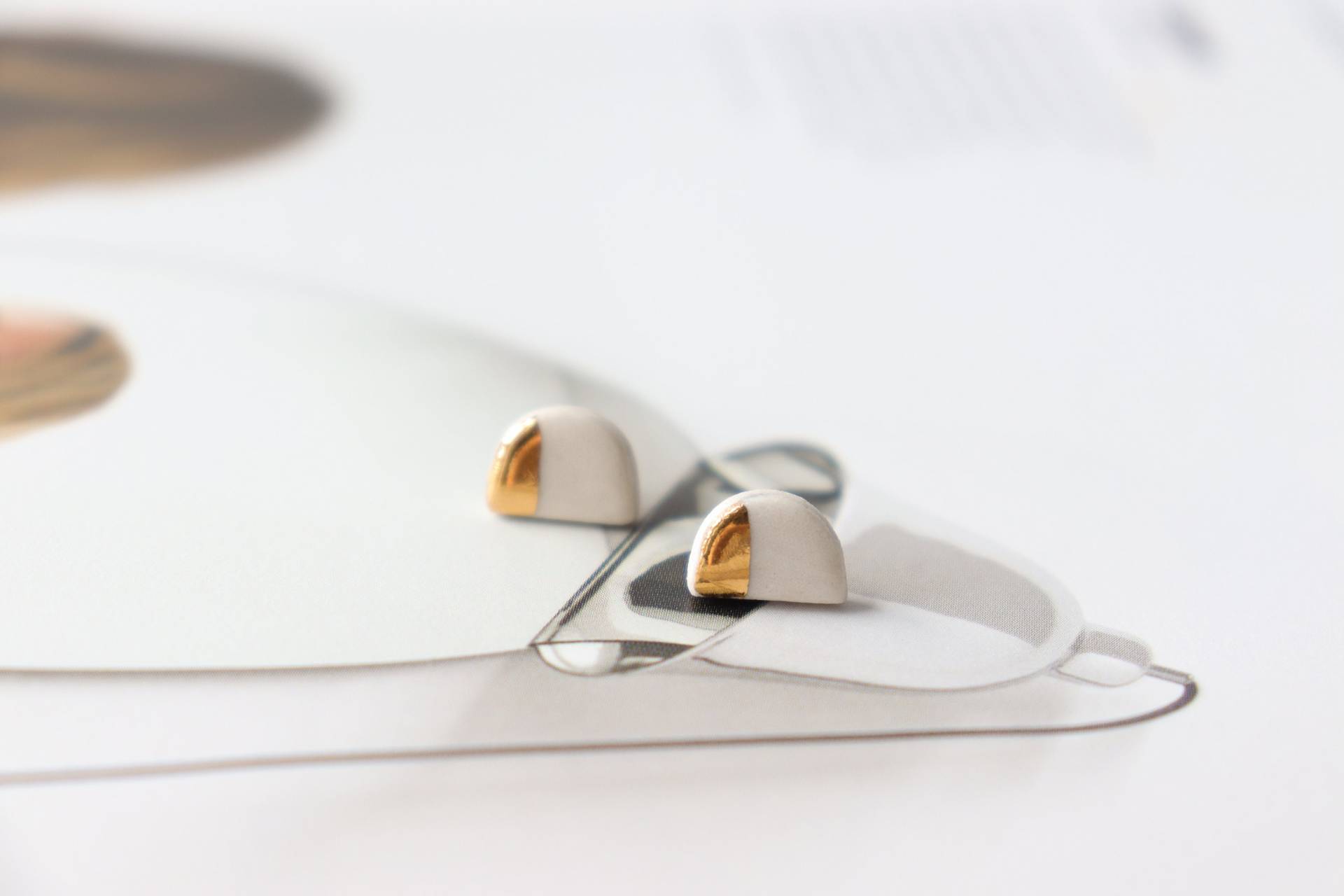 22Kt Vergoldete Porzellan-Ohrstecker Hypoallergenes Titan von LaLigneCeramics