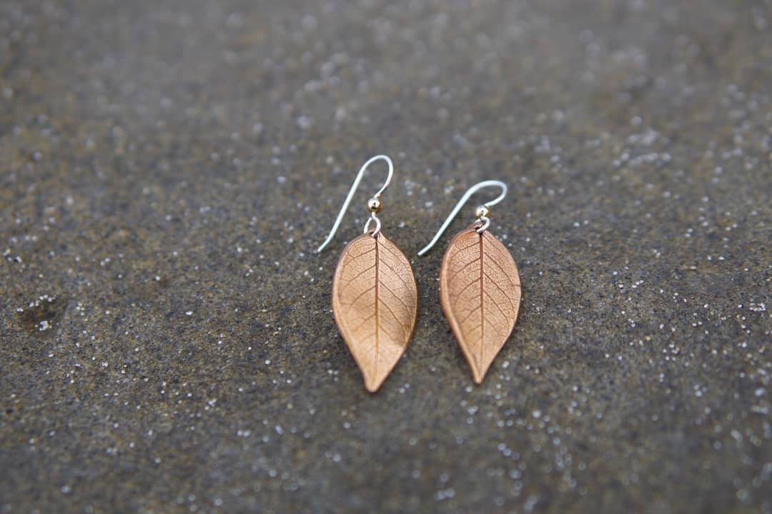 Rosenblatt Ohrringe in Bronze. Nicht Zu Groß. Wenig. Genau Richtig Rosenblatt Ohrringe in Bronze. Nicht Zu Groß. Wenig. Genau Richtig von LaLuzJewelry