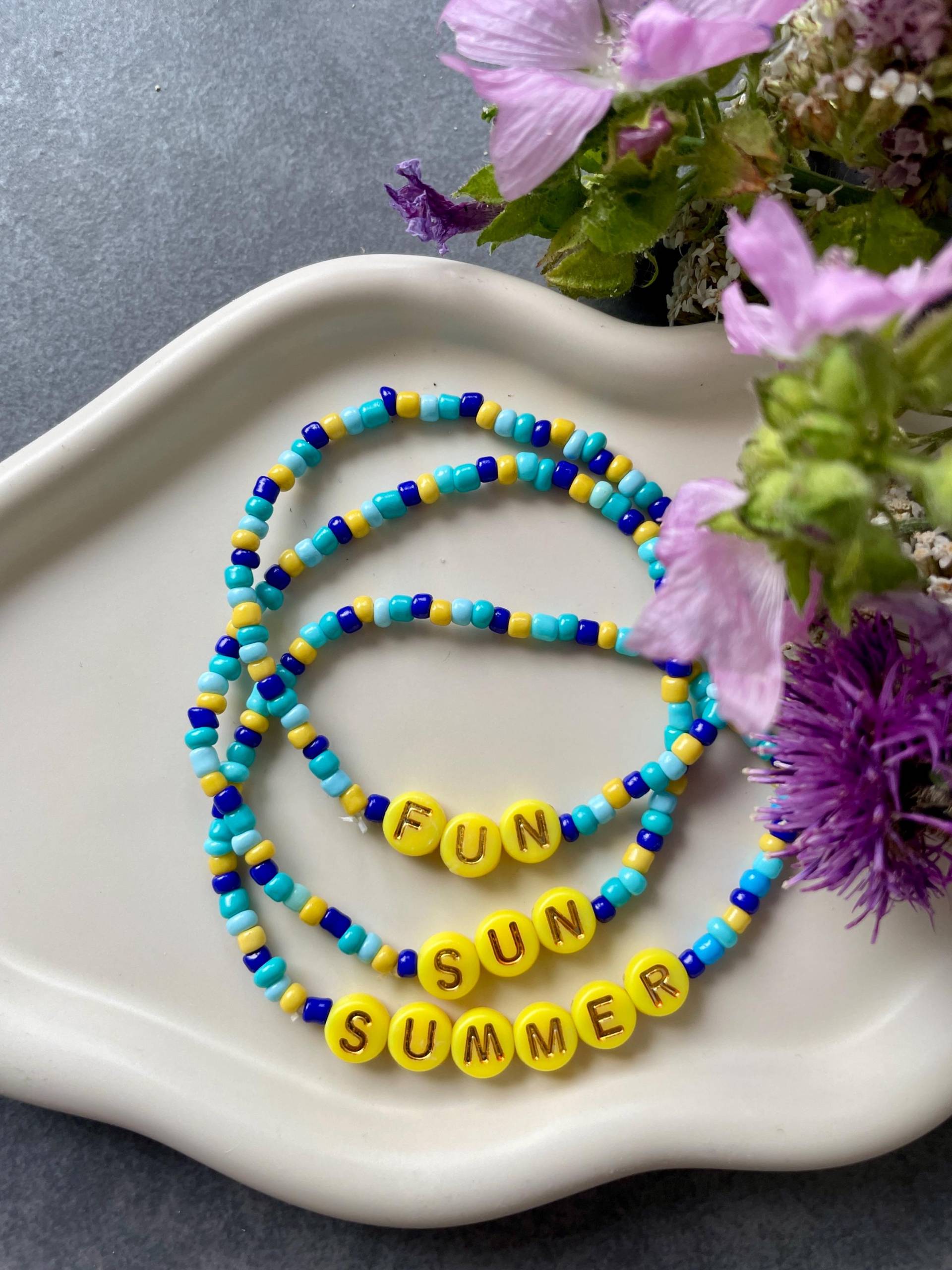 Perlen-Armband Summer Sun Fun Gute Laune Schmuck Armband Blau Gelb Perlen-Armband Summer Sun Fun Gute Laune Schmuck Armband Blau Gelb von LaMakrameee