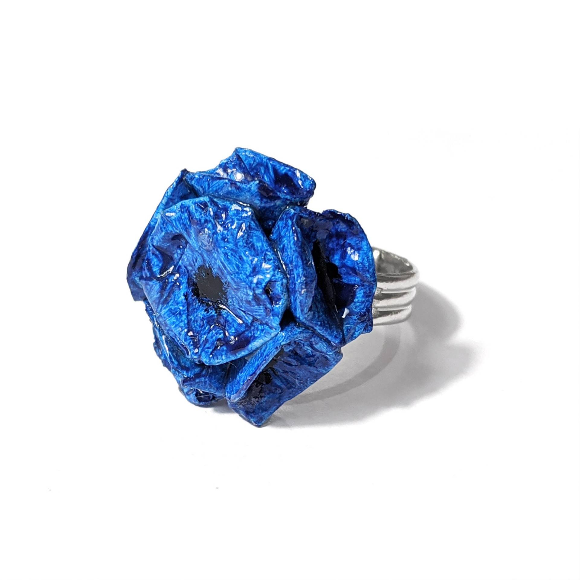 Blauer Wildblumenstraußring - Aus Emailliertem Pappmaché Blauer Wildblumenstraußring - Aus Emailliertem Pappmaché von LaMancinaJewelry