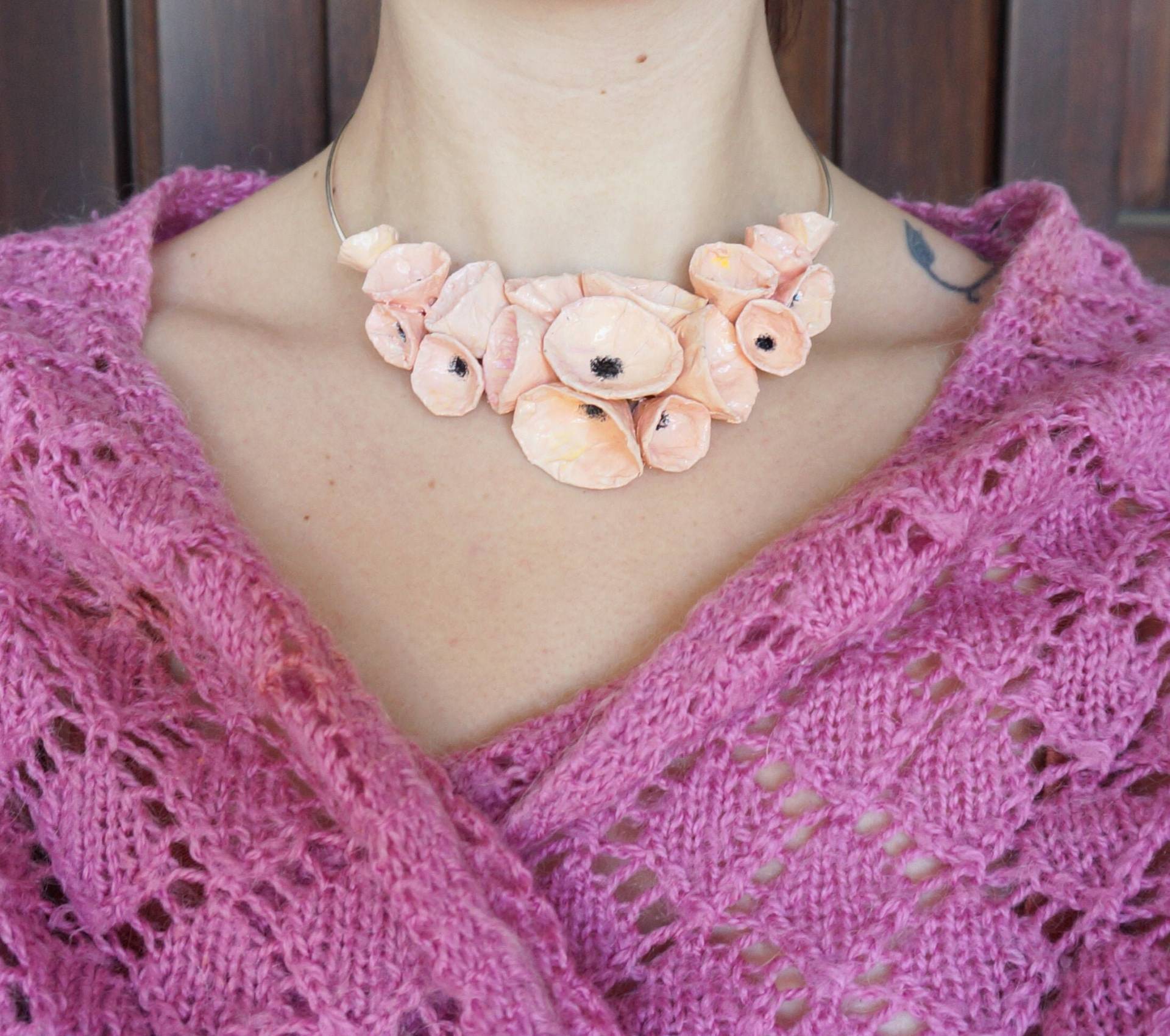Frühlingsstrauß Aus Rosa Mohnblumen-Halskette - Emailliertem Pappmaché Frühlingsstrauß Aus Rosa Mohnblumen-Halskette - Emailliertem Pappmaché von LaMancinaJewelry