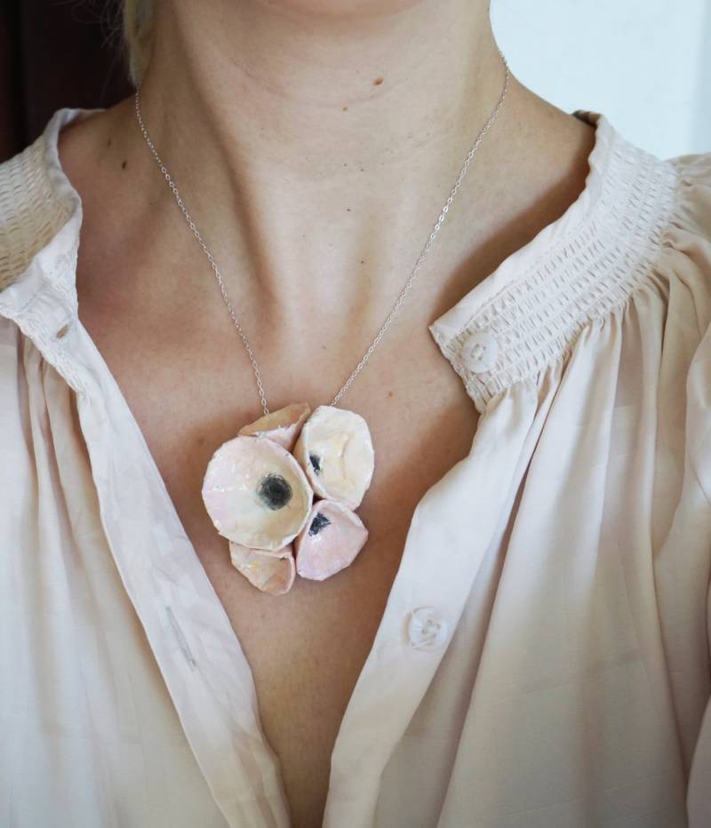 Midi-Halskette Mit Rosa Mohnblumen-Frühlingsstrauß - Emailliertes Pappmaché Und 925Er Silber Midi-Halskette Mit Rosa Mohnblumen-Frühlingsstrauß - Emailliertes Pappmaché Und 925Er Silber von LaMancinaJewelry