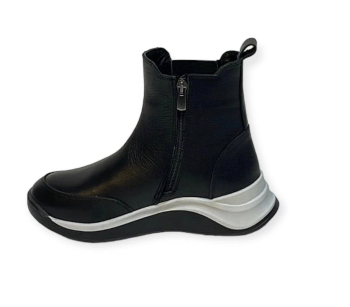 LaMarta Schwarze Leder Stiefeletten mit Absatz und Reißverschluss für Damen Schnürstiefel LaMarta Schwarze Leder Stiefeletten mit Absatz und Reißverschluss für Damen Schnürstiefel von LaMarta