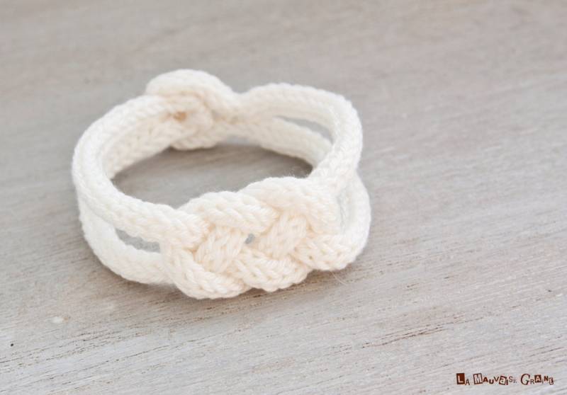 Geflochtenes Baumwollstrickarmband | Weiß Perlmuttknopf Geflochtenes Baumwollstrickarmband | Weiß Perlmuttknopf von LaMauvaiseGraine