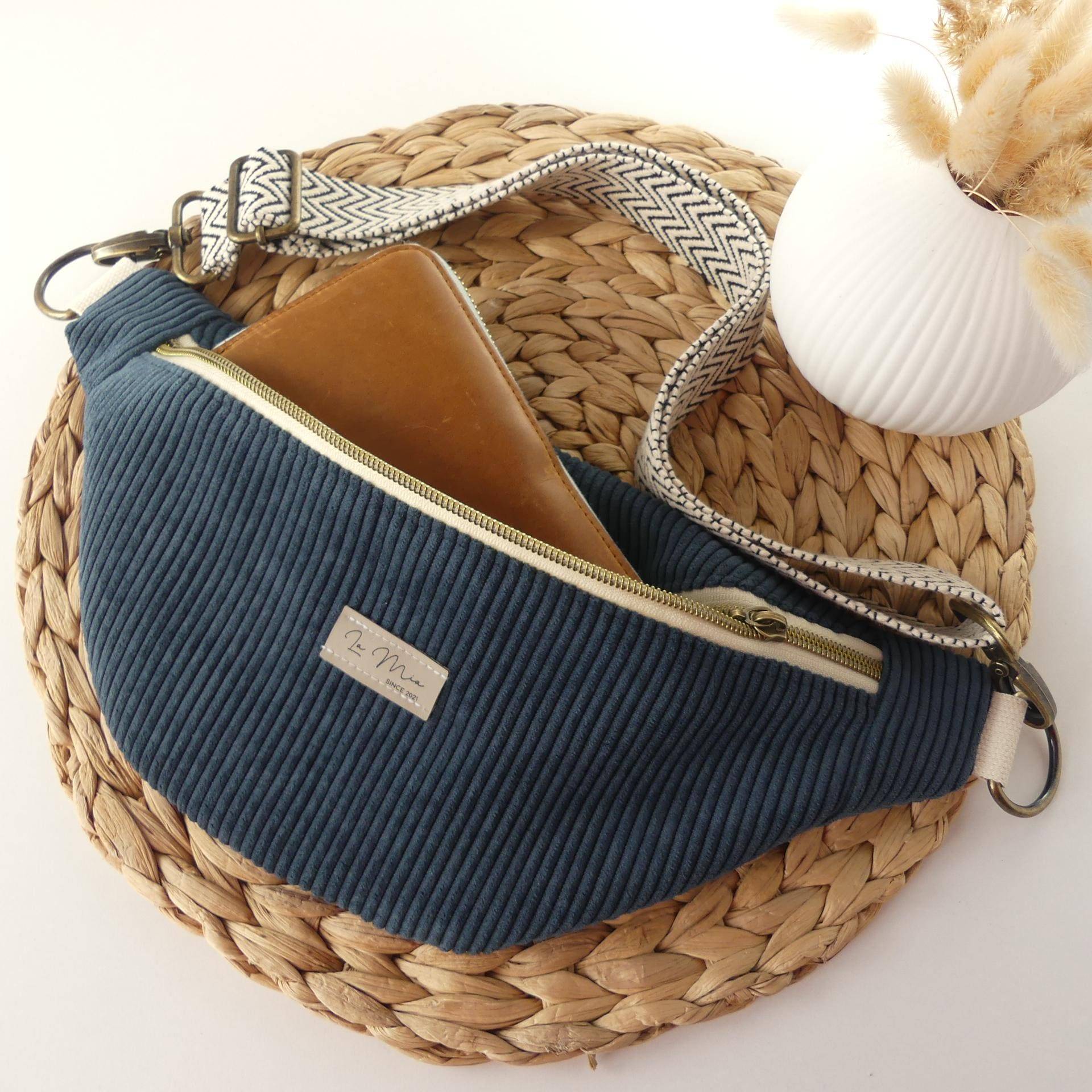 Cord Bauchtasche Blau/Hip Bag Crossbody Umhängetasche Perfektes Geschenk Für Sie Cord Bauchtasche Blau/Hip Bag Crossbody Umhängetasche Perfektes Geschenk Für Sie von LaMiaDE