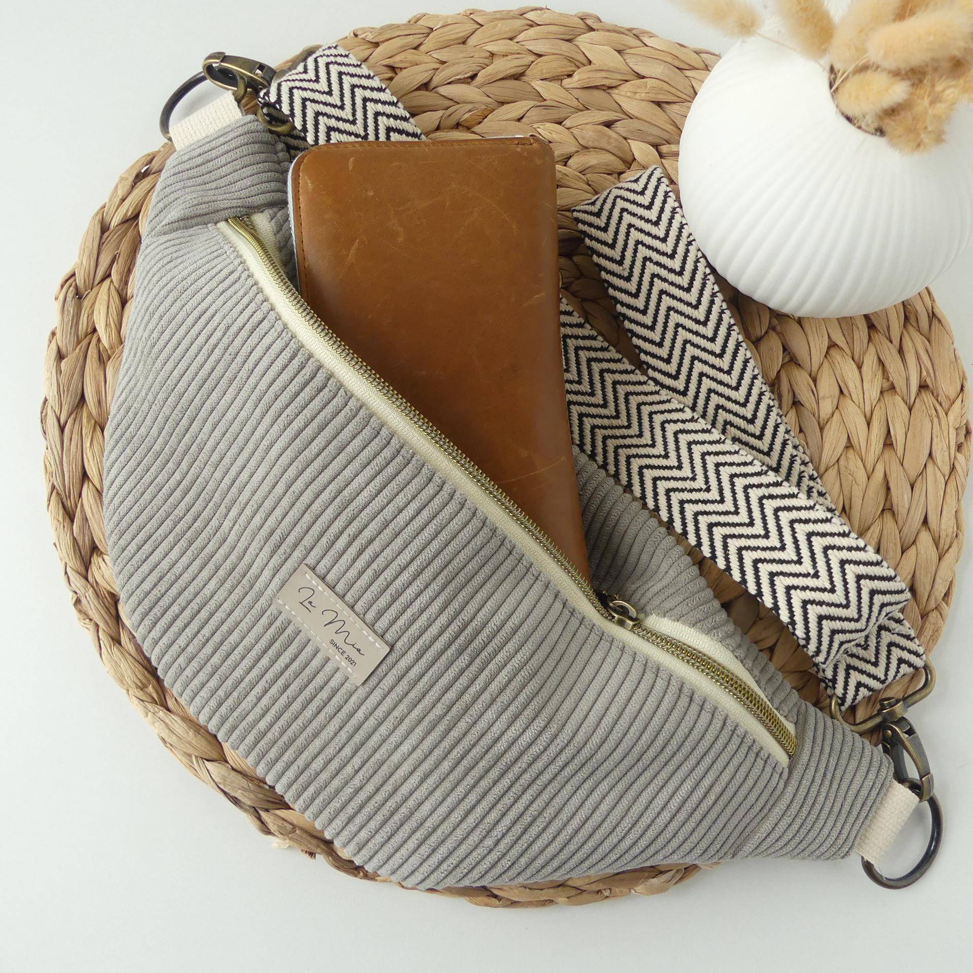 Cord Bauchtasche Grau, Damen Gürteltasche Cord, Hip Bag Mit Breitem Gurt, Hüfttasche Geschenk Für Die Frau Cord Bauchtasche Grau, Damen Gürteltasche Cord, Hip Bag Mit Breitem Gurt, Hüfttasche Geschenk Für Die Frau von LaMiaDE