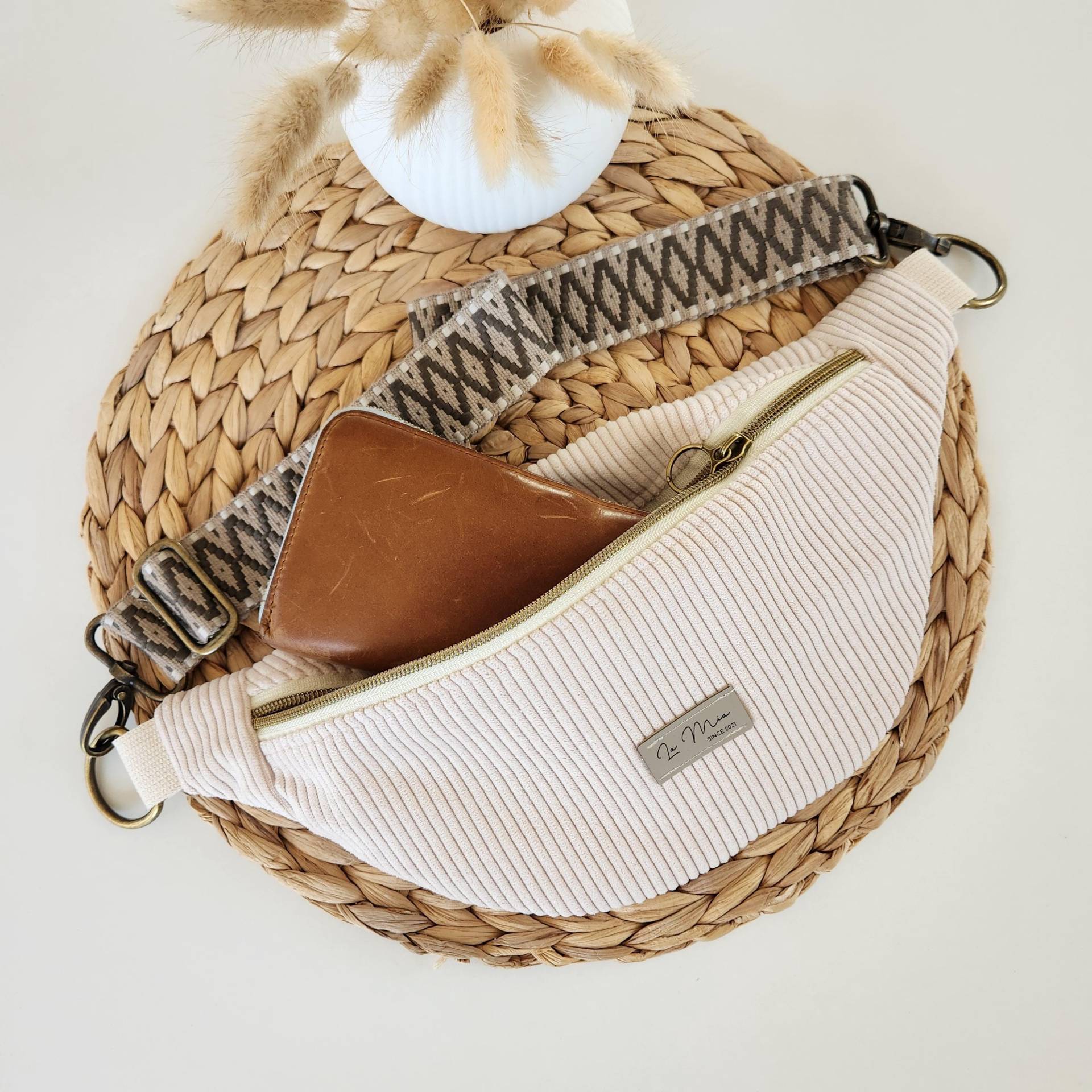 Cord Bauchtasche Natur/Hip Bag Crossbody Umhängetasche Perfektes Geschenk Für Sie Cord Bauchtasche Natur/Hip Bag Crossbody Umhängetasche Perfektes Geschenk Für Sie von LaMiaDE