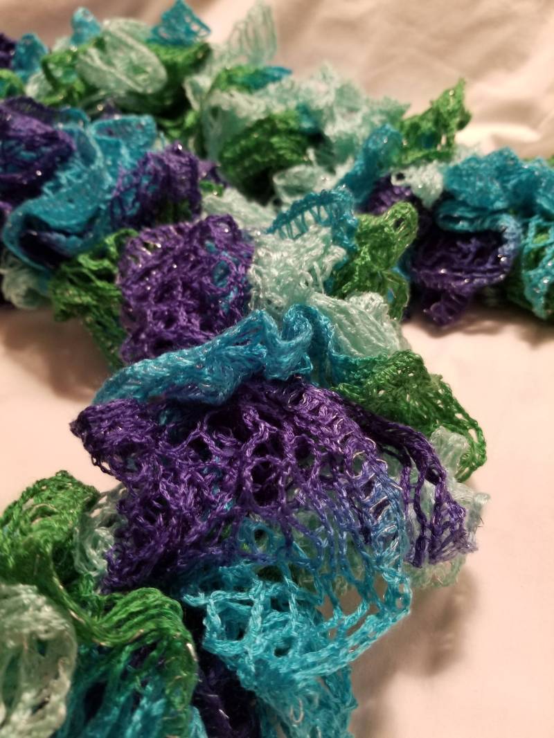 Schattierungen Von Blau Und Grün - Frilly, Rüschen Mode Schal Schattierungen Von Blau Und Grün - Frilly, Rüschen Mode Schal von LaMuscadeCrafts