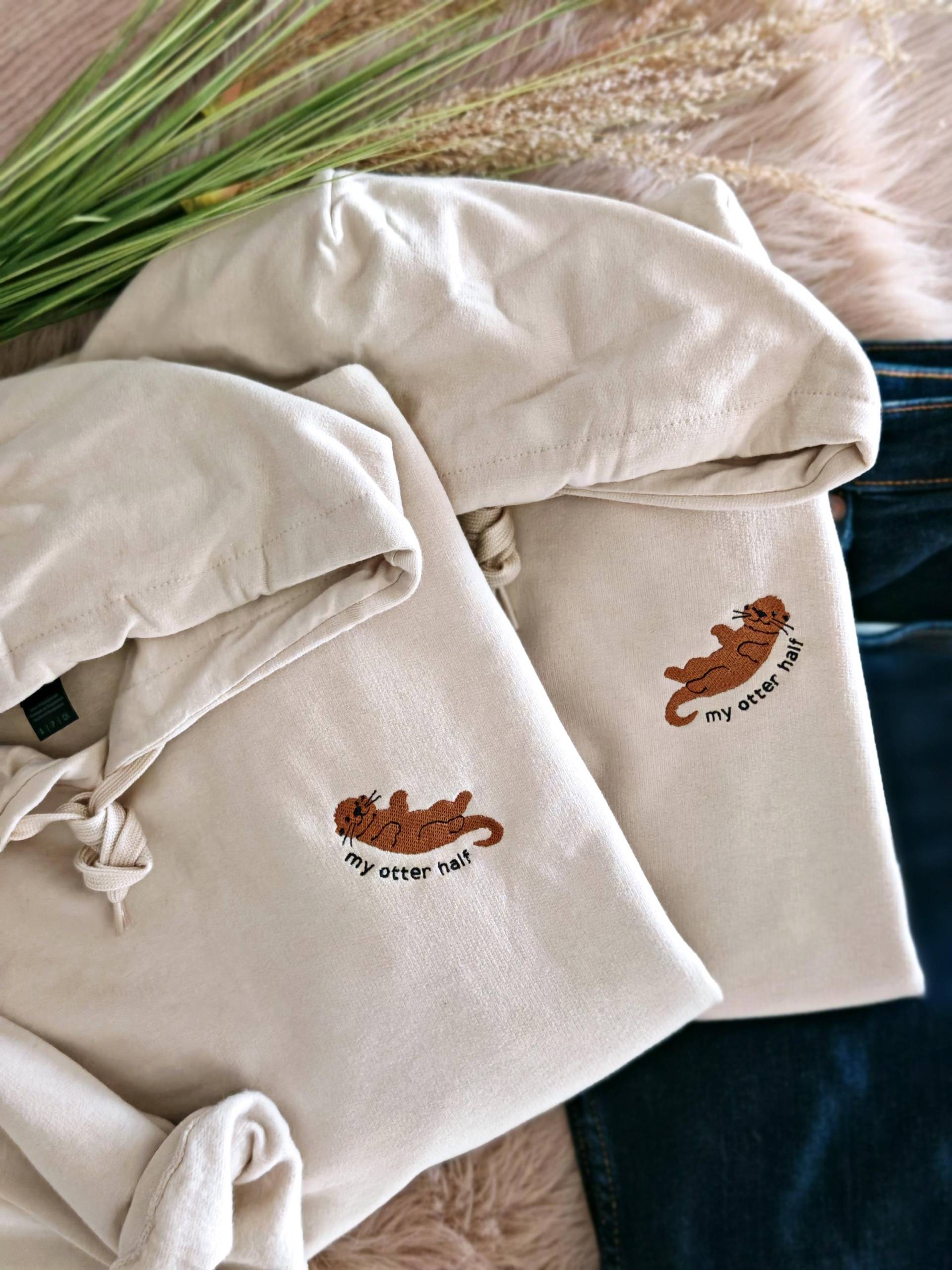 Besties Pullover Besticktes Besties Pulli Partner Hoodie Bestickt Otter Beste Freundin Geschenk Best Besties Pullover Besticktes Besties Pulli Partner Hoodie Bestickt Otter Beste Freundin Geschenk Best von LaNuvDesign