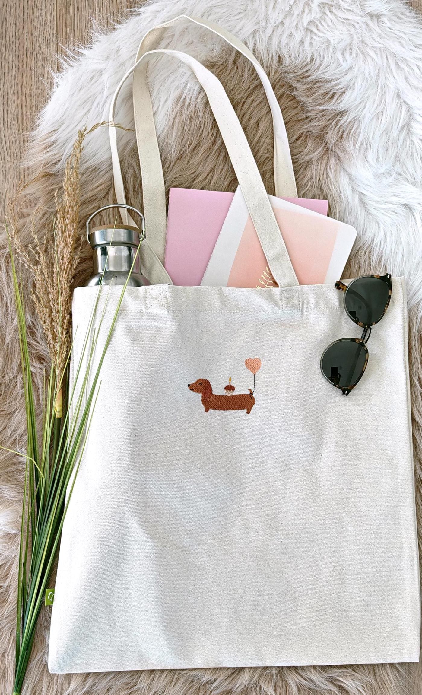 Jutebeutel Mit Dackel Bestickt | Geschenk Frauen Hundeliebhaber Einkaufstasche Dackelliebhaber Süßer Stoffbeutel Geburtstag Jutebeutel Mit Dackel Bestickt | Geschenk Frauen Hundeliebhaber Einkaufstasche Dackelliebhaber Süßer Stoffbeutel Geburtstag von LaNuvDesign