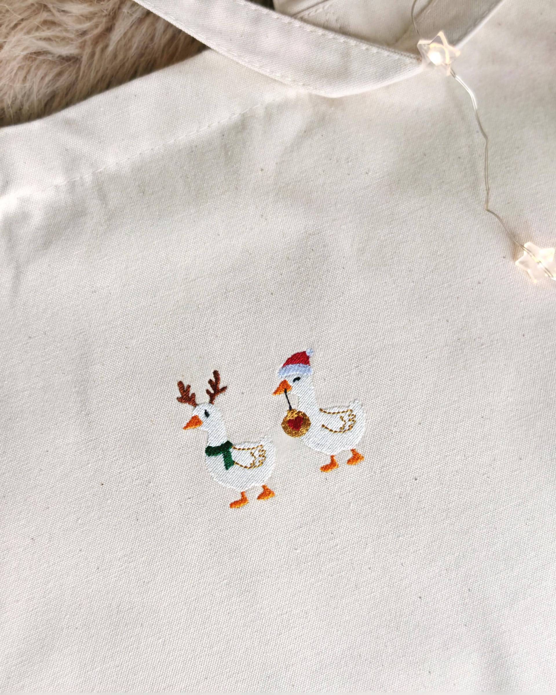 Weihnachten Jutebeutel Ente | Tragetasche Bestickt Lustige Enten Tasche Geschenk Freundin Familie Damen Klein von LaNuvDesign