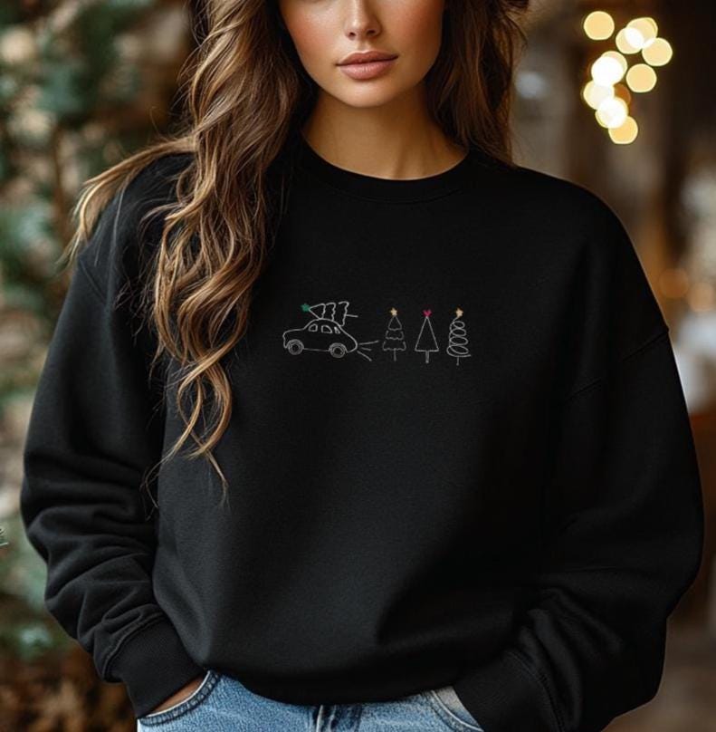 Weihnachtspullover Besetzt Mit Weihnachtsbaum | Weihnachts Hoodie Damen Herren Geschenk Familie Weihnachten Weihnachtsgeschenk Pullover von LaNuvDesign