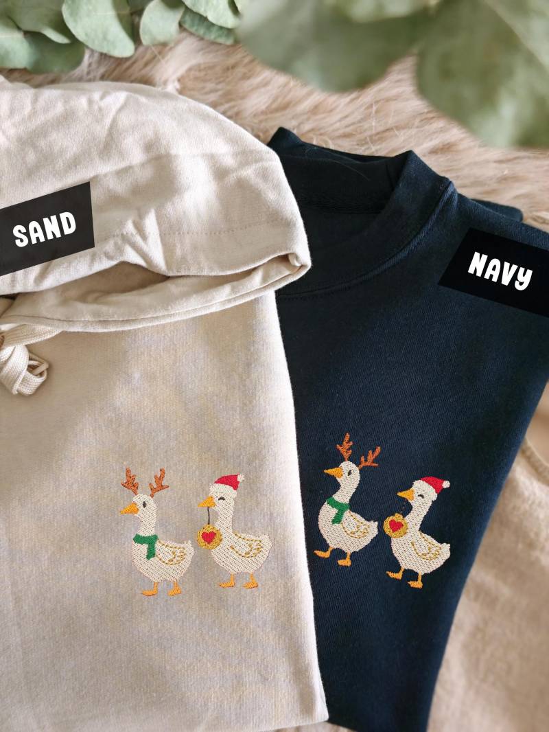 Weihnachtspullover Ente Bestickt | Lustiger Gans Hoodie Weihnachten Weihnachtspulli Weihnachtsgeschenk Tierliebhaber & Familie Freundin von LaNuvDesign