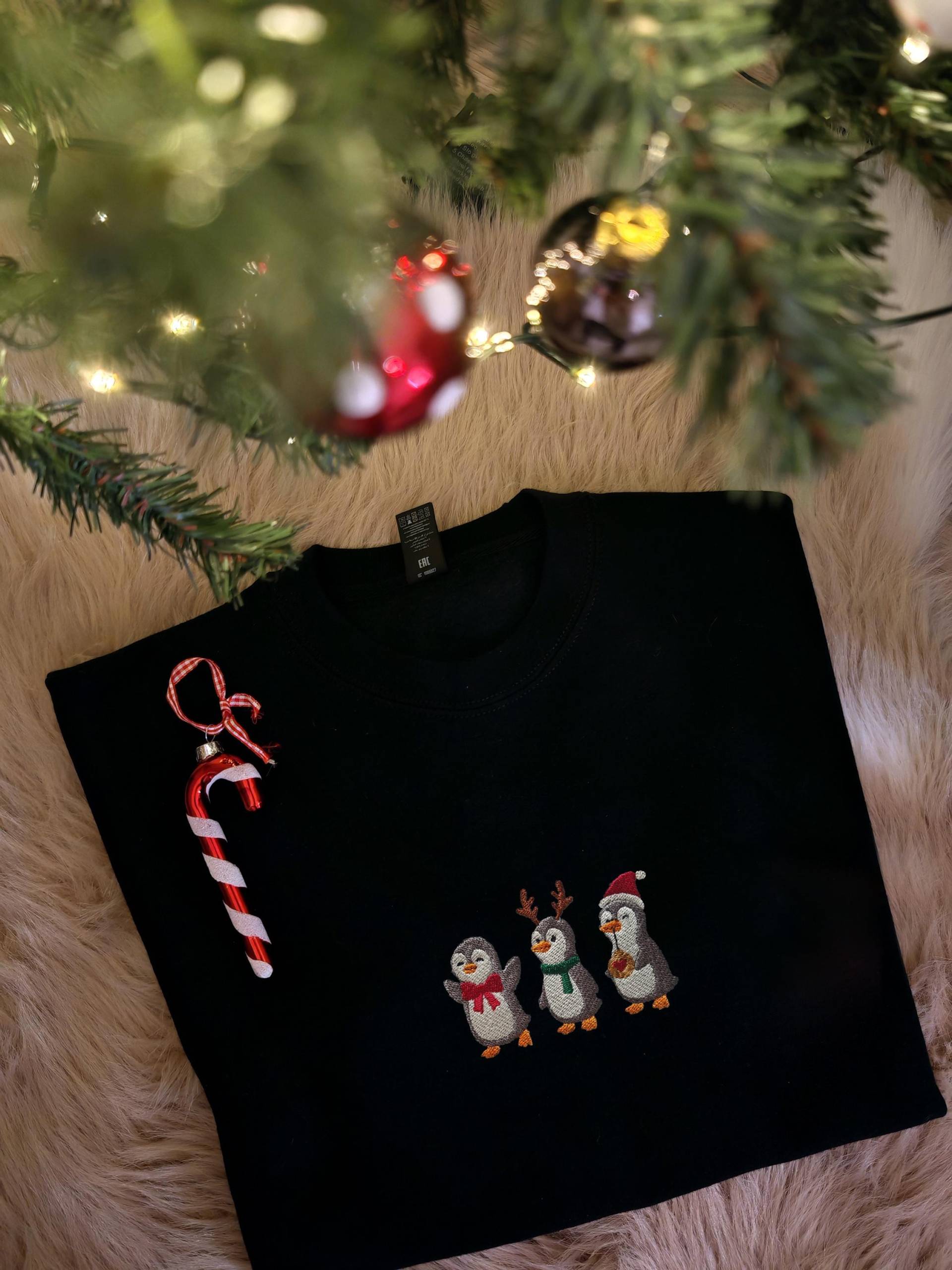 Weihnachtspullover Pinguin | Lustiger Weihnachts Hoodie Damen Herren Geschenkidee Familie & Freunde Winter Pulli Weihnachten von LaNuvDesign