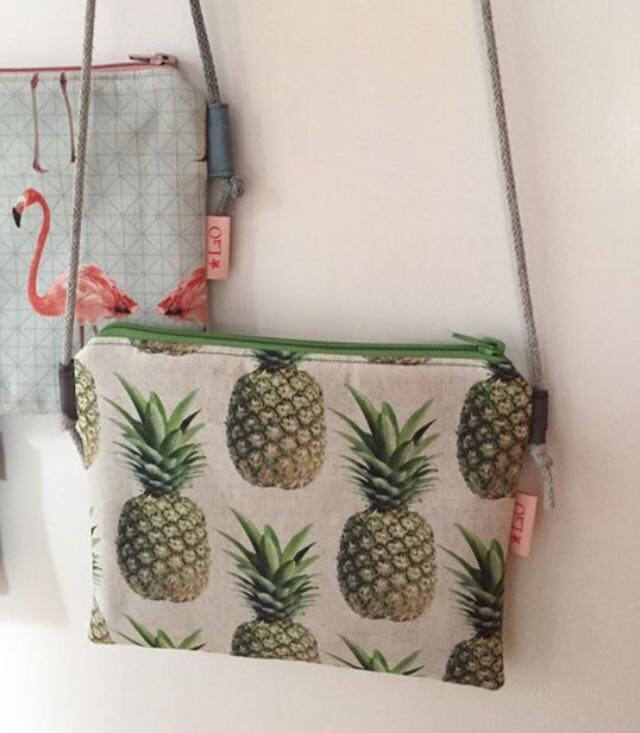 Kleine Umhängetasche Mit Ananas - Motiv Kleine Umhängetasche Mit Ananas - Motiv von LaOCreativeBags