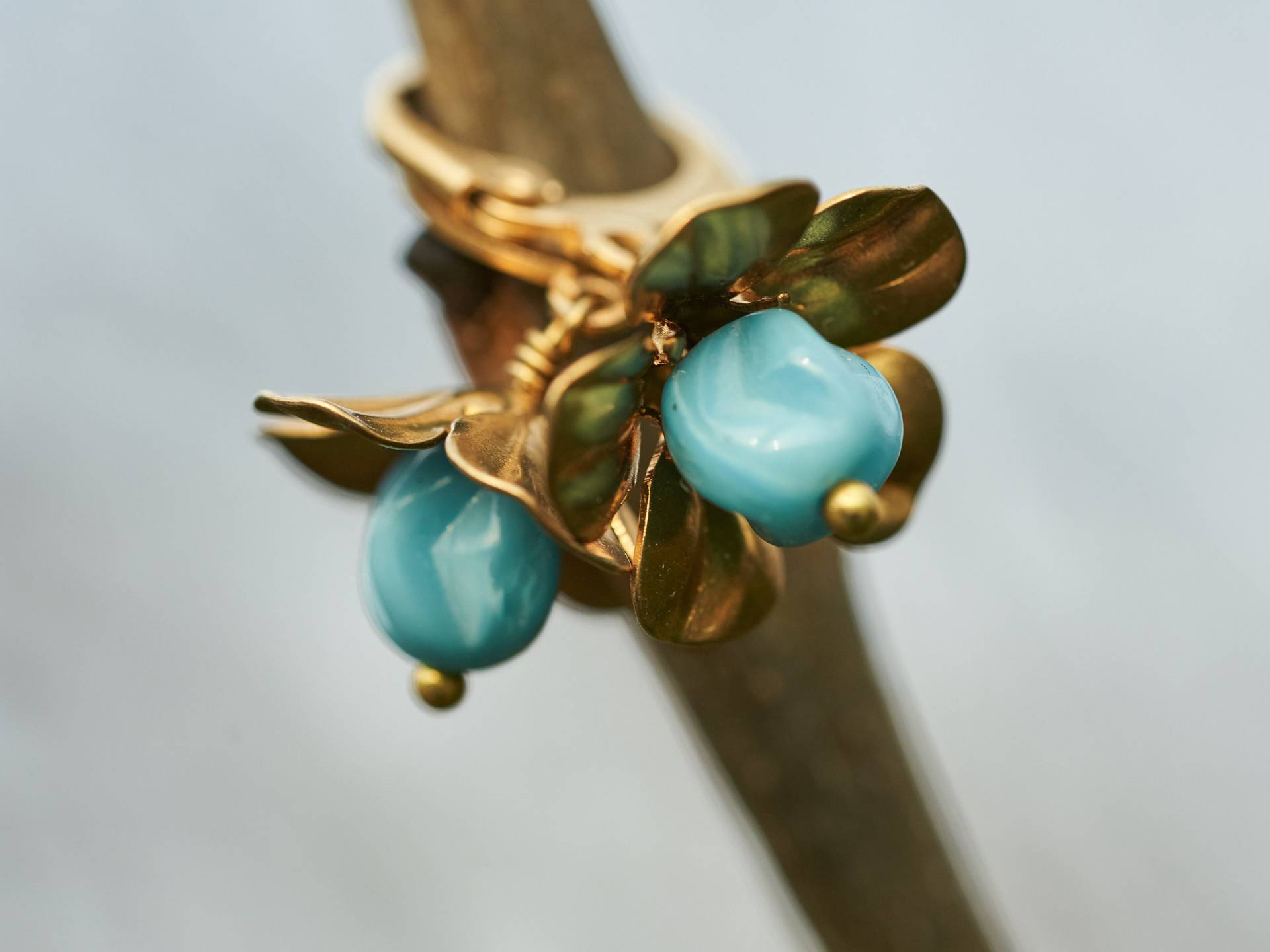 Genesis Iv Ohrringe Handgemacht Mit Antik Goldenen Messingblütenkappen Und Antiken Briare Glasperlen Genesis Iv Ohrringe Handgemacht Mit Antik Goldenen Messingblütenkappen Und Antiken Briare Glasperlen von LaParureJewelry