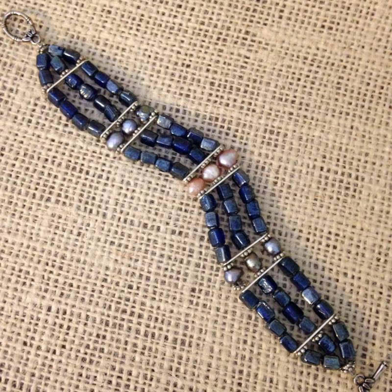 Dreisträngiges Armband Aus Blauem Glas Und Perle Dreisträngiges Armband Aus Blauem Glas Und Perle von LaPerlaDelMar
