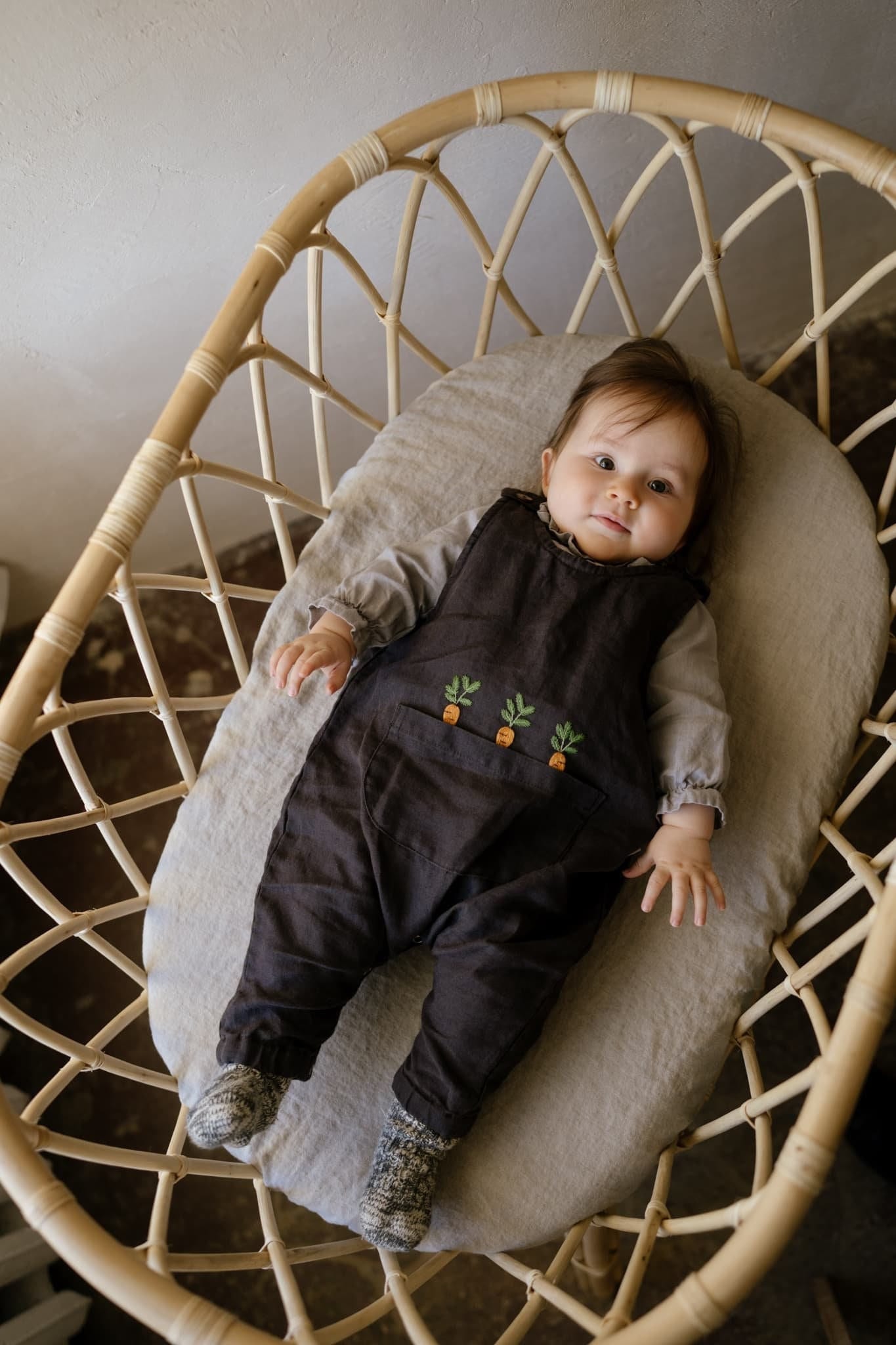 Baby Jumpsuit Aus Leinen Ärmelloser Sommer Romper Mit Optionaler Stickerei von LaPetiteAlice