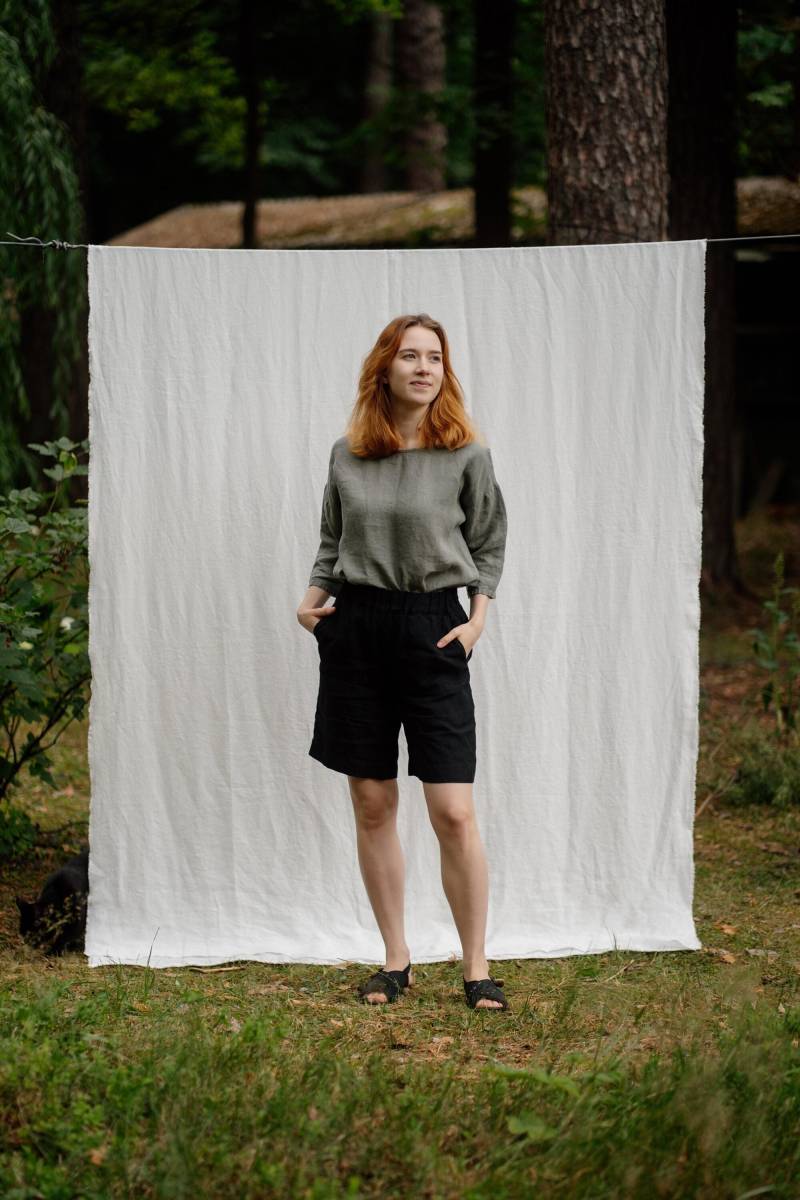 Damen Leinen Shorts Gianna, Entspanntes Design Mit Weitem Bein Für Mühelosen Sommer Stil Und Alltäglichen Komfort | Optional Stickerei von LaPetiteAlice