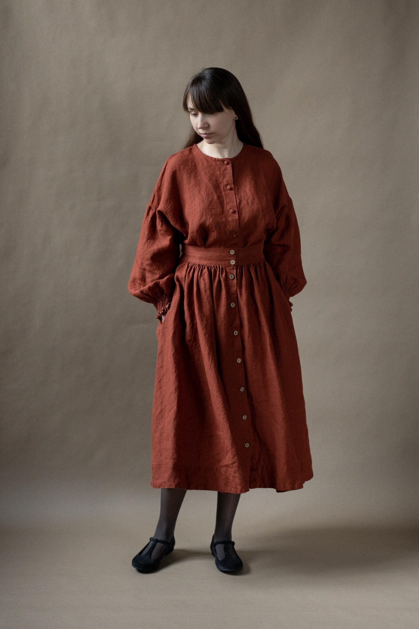 Damen Leinenhemd Evelyn Mit Langen Bischofsärmeln Shirring Bündchen Leinen Oberteile Lässige Leinenoberteile Vintage Bluse | Optional Stickerei von LaPetiteAlice