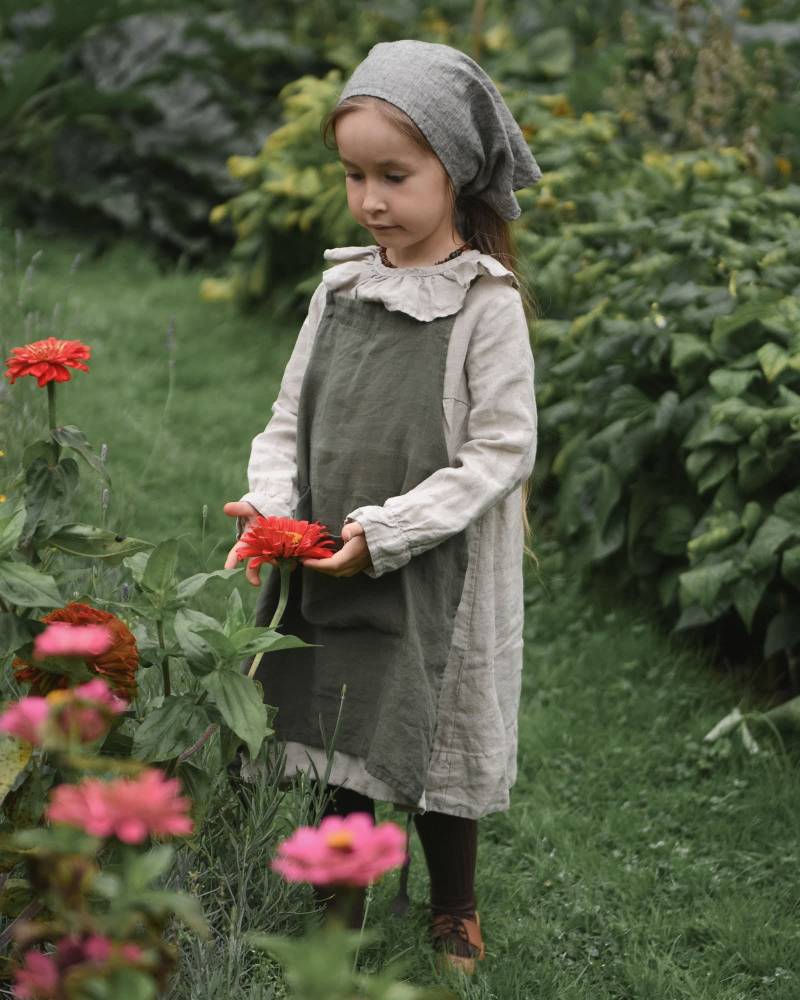 Handgefertigte Leinenschürze Für Kinder Traditioneller Stil, Optional Mit Stickerei von LaPetiteAlice