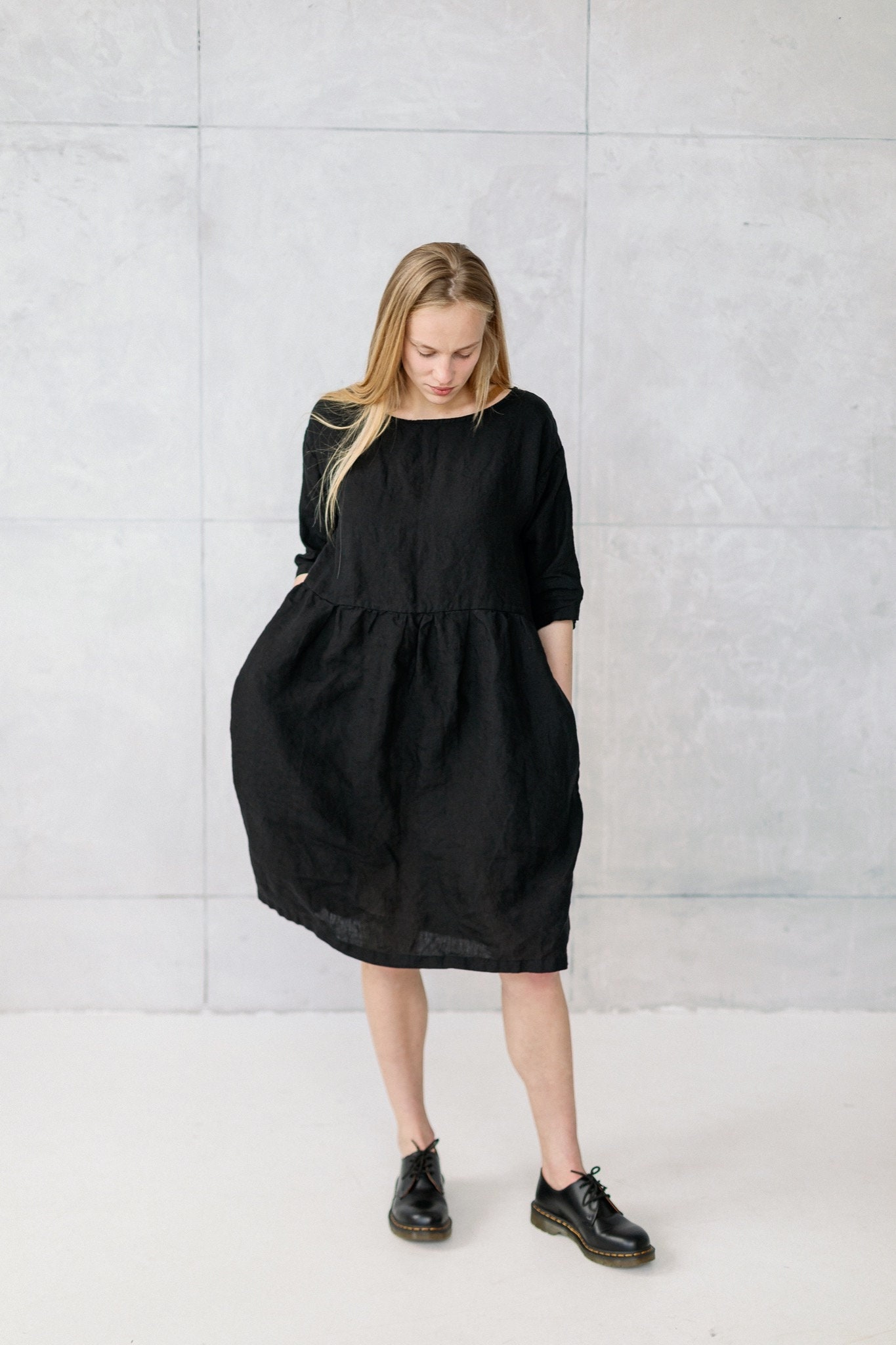 Handgemachte Schwarzes Leinen Kleid Midi Tunika Mit Taschen von LaPetiteAlice