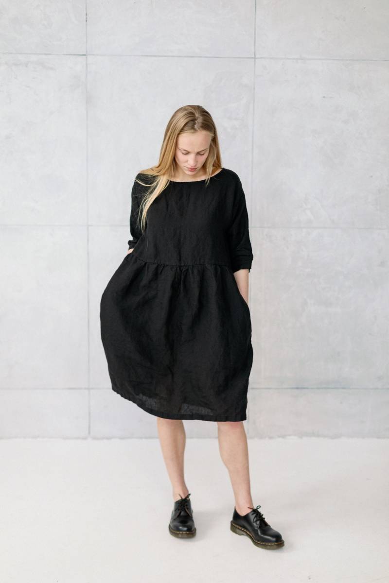 Handgemachte Schwarzes Leinen Kleid Midi Tunika Mit Taschen von LaPetiteAlice