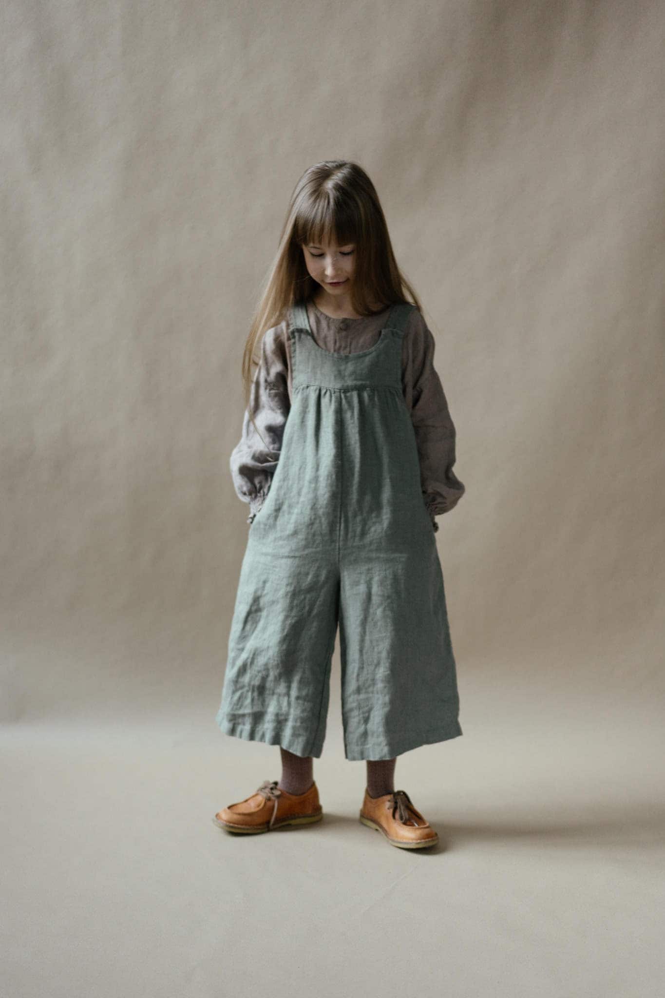 Kinder Leinen Jumpsuit Rosel Langarm Overall, Optional Mit Stickerei von LaPetiteAlice
