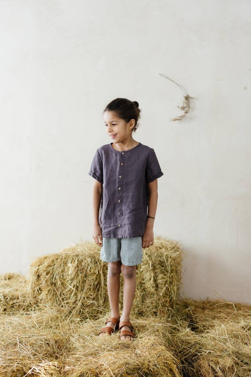 Kinder Leinenshirt Felix Unisex Kurzarmshirt, Optional Mit Bestickung von LaPetiteAlice