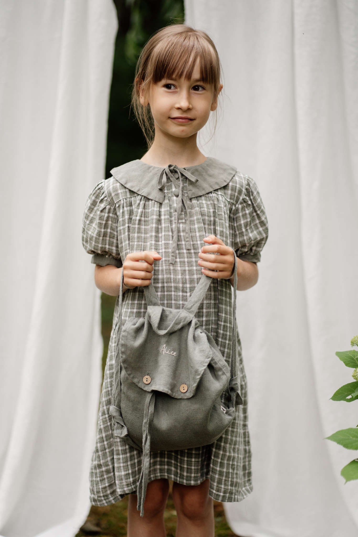 Kinderrucksack Aus Leinen Reiserucksack Wahlweise Mit Bestickung von LaPetiteAlice