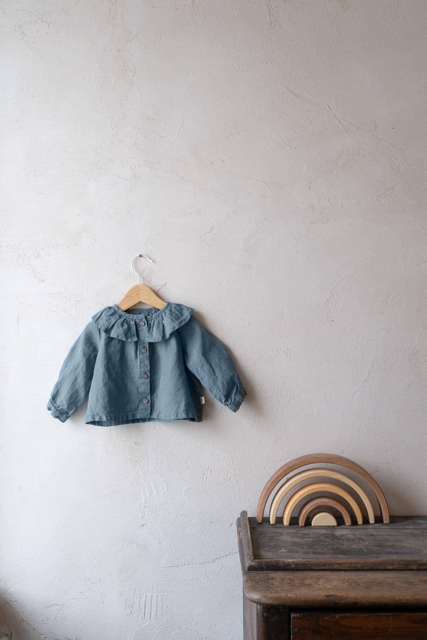 Leinen Baby Bluse Gerüschter Kragen, Lange Ärmel, Bio Kleidung von LaPetiteAlice