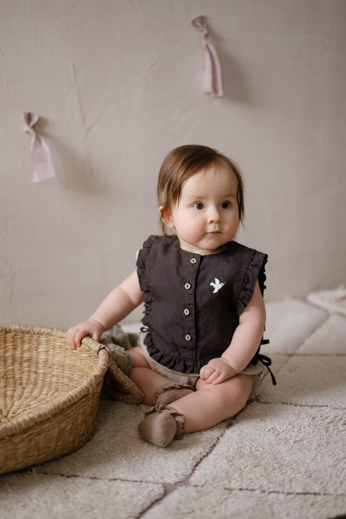 Leinen Baby Rüschen Weste Weiche Natürliche Kleidung, Optional Stickerei von LaPetiteAlice