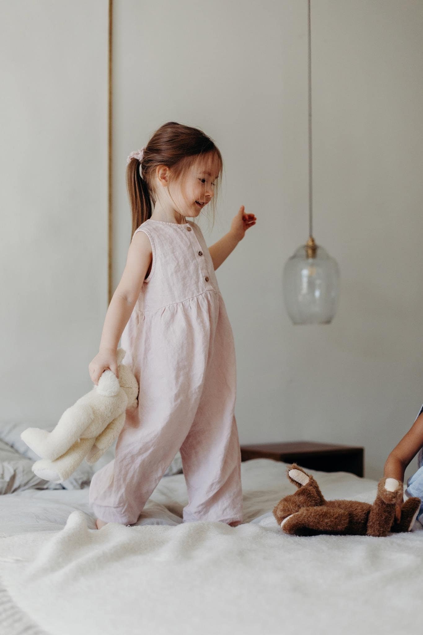 Leinen Baby Strampler Skye Ärmelloser Overall, Taufkleidung von LaPetiteAlice