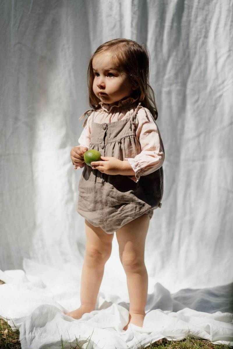 Leinen Baby Strampler Sommer Ärmellos Overall, Optional Stickerei von LaPetiteAlice