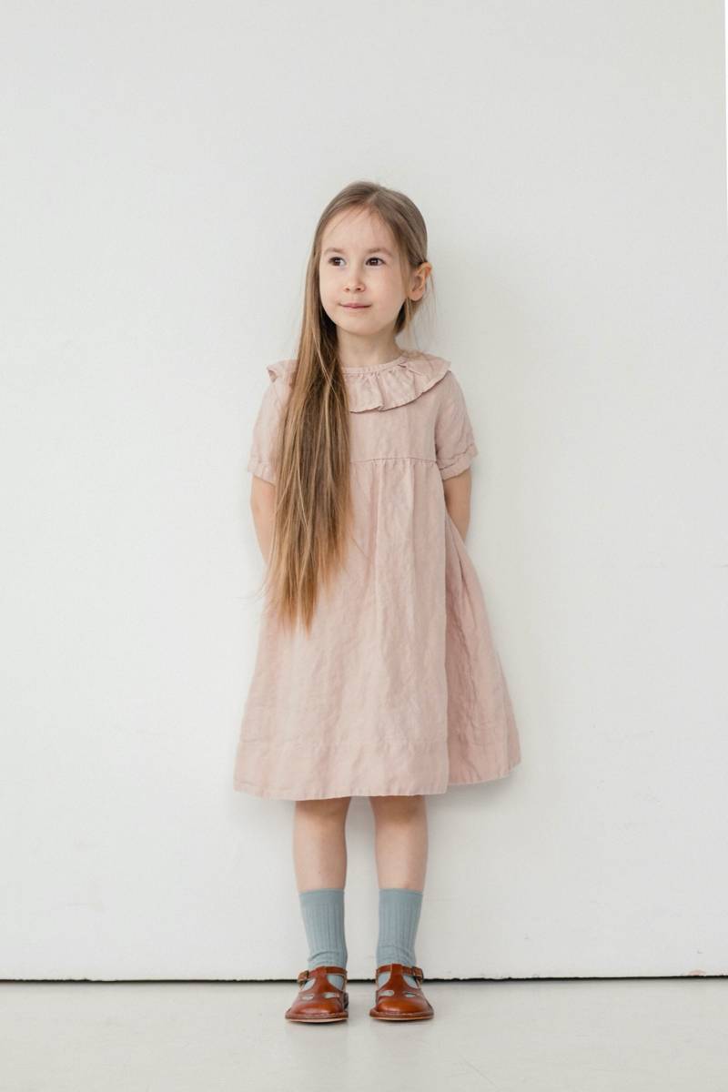 Leinen Babykleid Rubin Rüschen Kragen, Kurz Ärmel von LaPetiteAlice