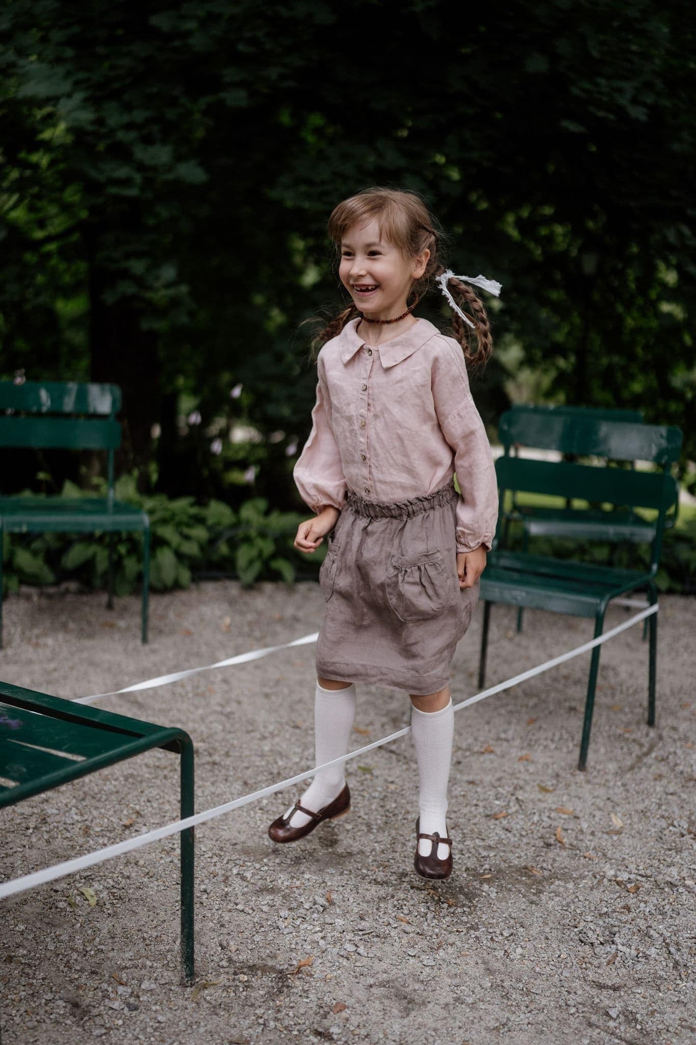 Leinen-Mädchenbluse Cecile Long Bischof Ärmelhemd, Optionale Stickerei von LaPetiteAlice