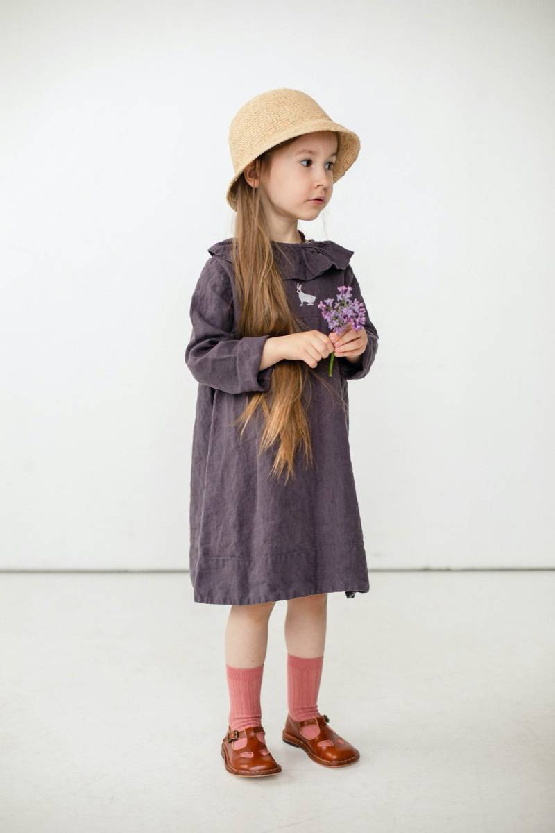 Leinen Mädchenkleid Rubinroter Rüschenkragen, Lange Ärmel, Optional Mit Stickerei von LaPetiteAlice