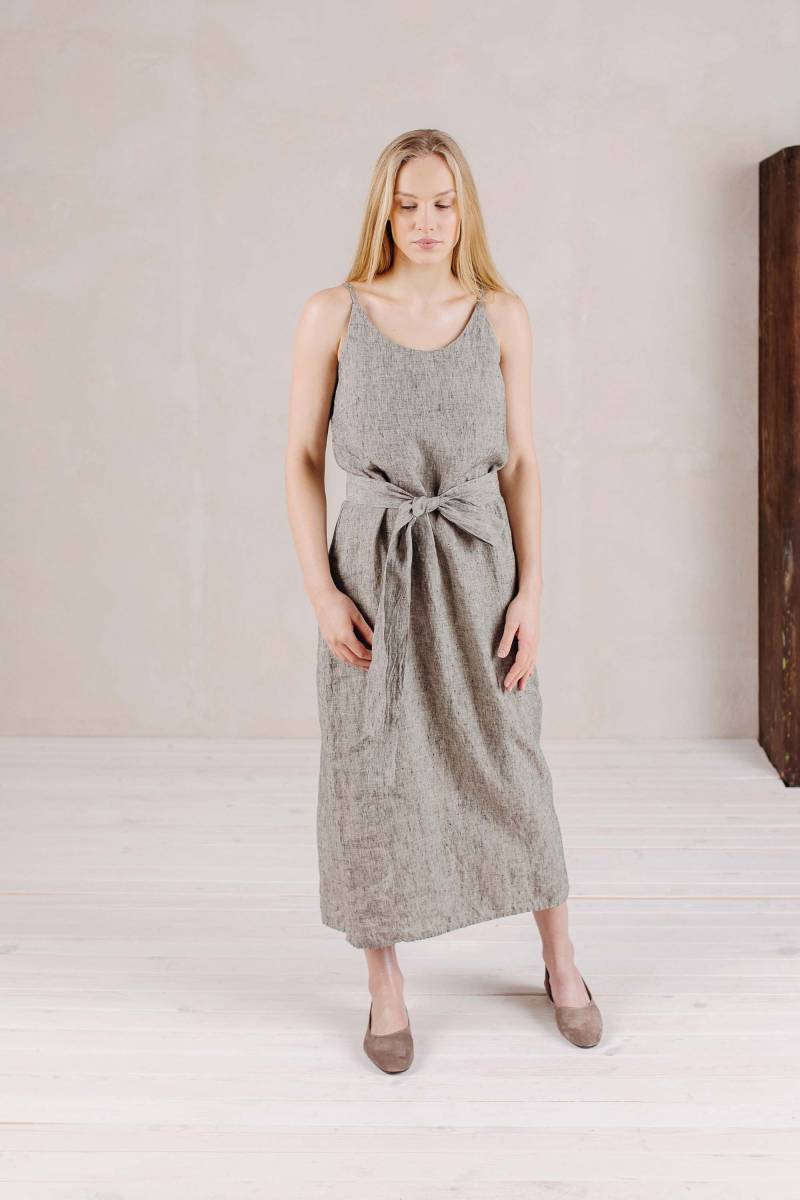 Leinen Maxikleid Zoe Ärmelloses Sommerkleid Mit Taillengürtel von LaPetiteAlice
