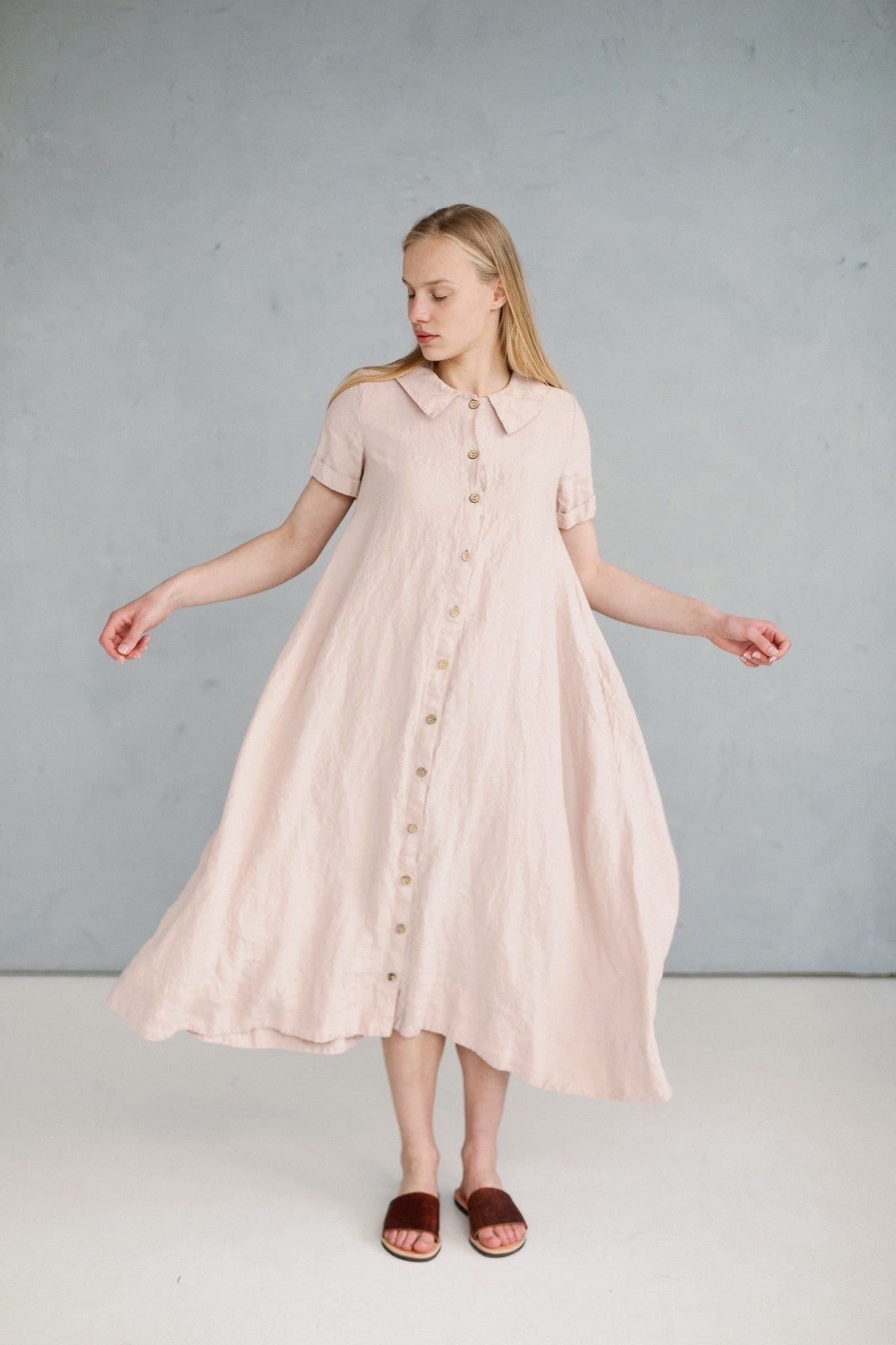 Leinenhemdkleid Handgemachtes Midikleid in A-Linie Mit Gürtel & Taschen von LaPetiteAlice