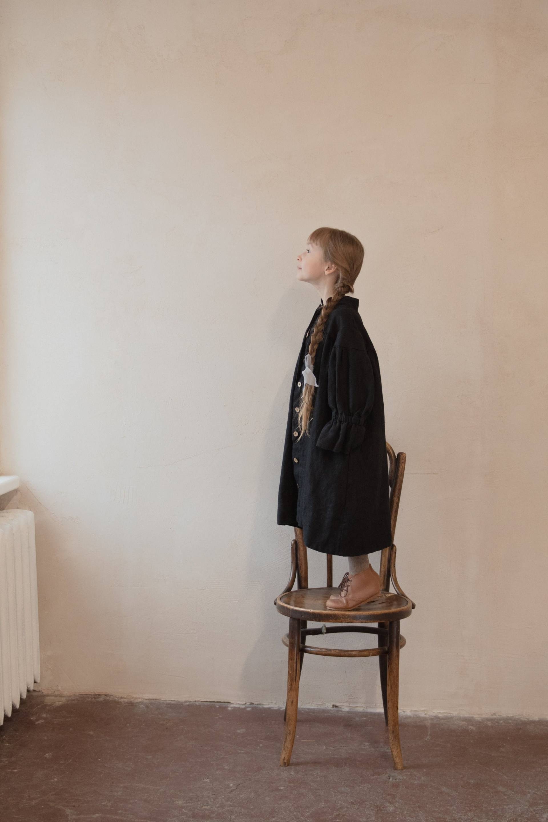 Leinenmantel Dawn Für Kinder, Lange Puffärmel Oberbekleidung Mit Gerüschten Manschetten Und Kokosnussknöpfen, Weicher, Schwerer Stoff | Optional von LaPetiteAlice