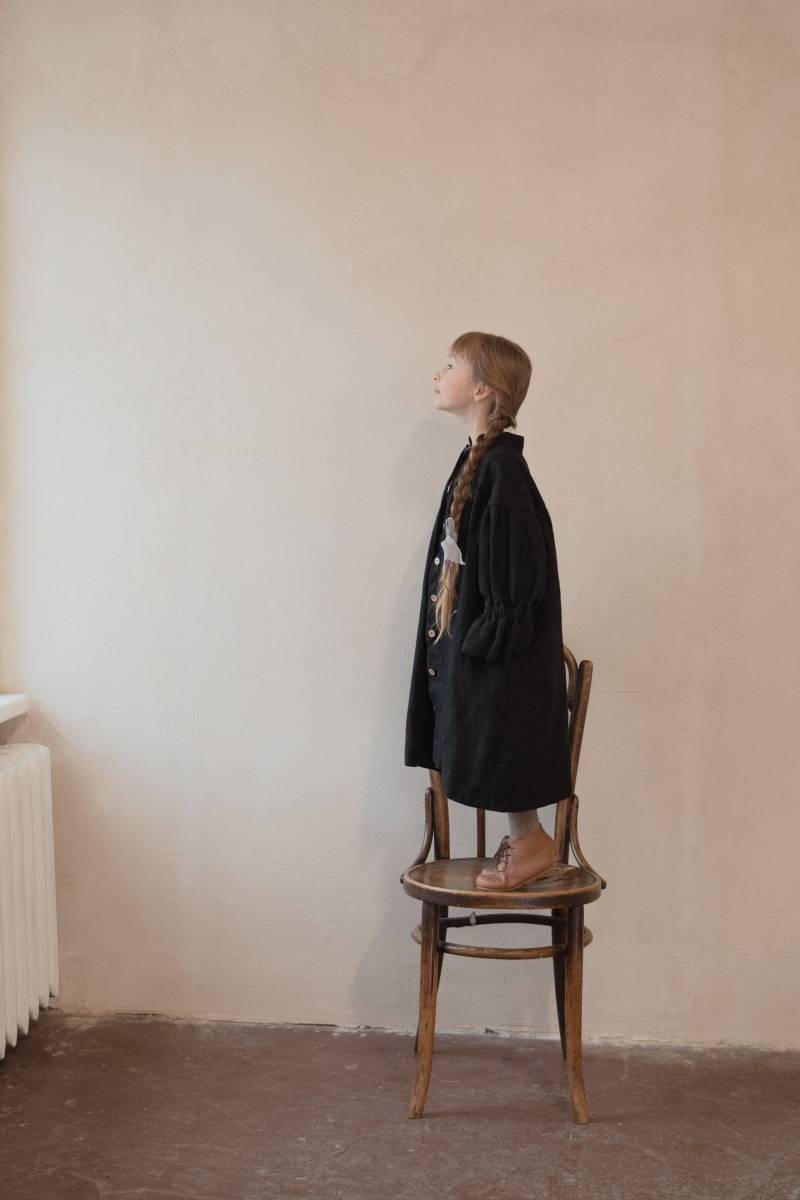 Leinenmantel Dawn Für Kinder, Lange Puffärmel Oberbekleidung Mit Gerüschten Manschetten Und Kokosnussknöpfen, Weicher, Schwerer Stoff | Optional von LaPetiteAlice