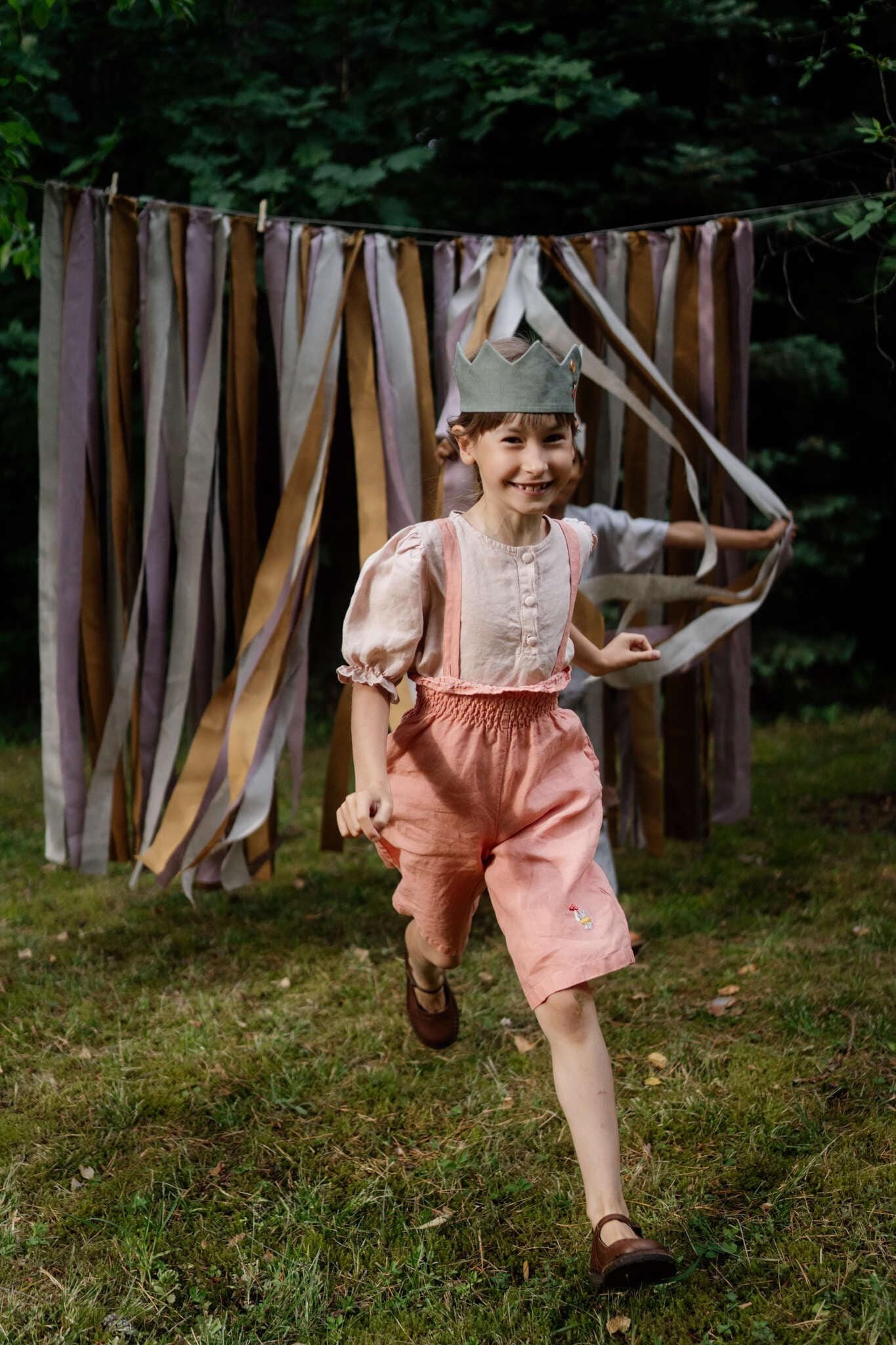 Mädchen Sommer Leinenbluse Pastellfarbenes Bio-Shirt, Rüschenärmel | Optional Bestickt von LaPetiteAlice