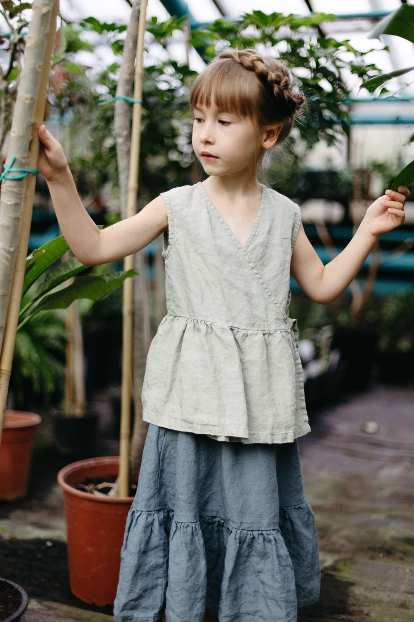 Mädchen Wickel Bluse Ärmelloses Träger Top, Optional Mit Stickerei von LaPetiteAlice