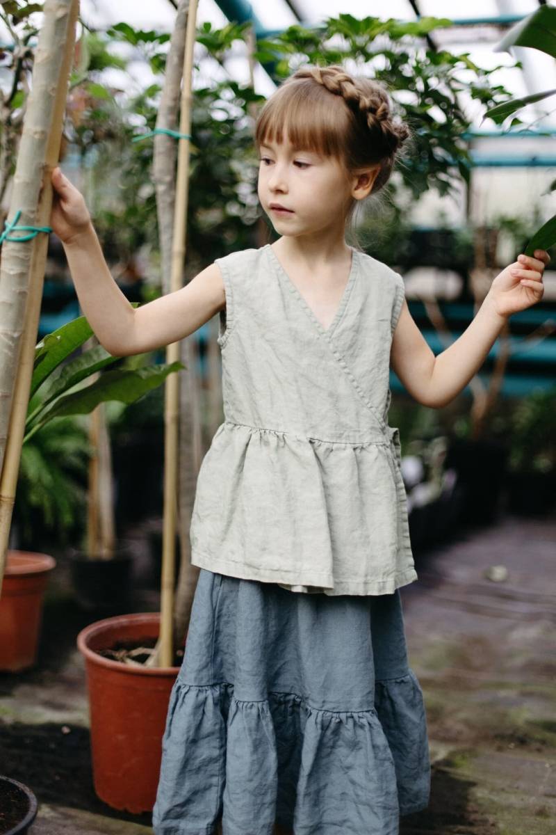 Mädchen Wickel Bluse Ärmelloses Träger Top, Optional Mit Stickerei von LaPetiteAlice