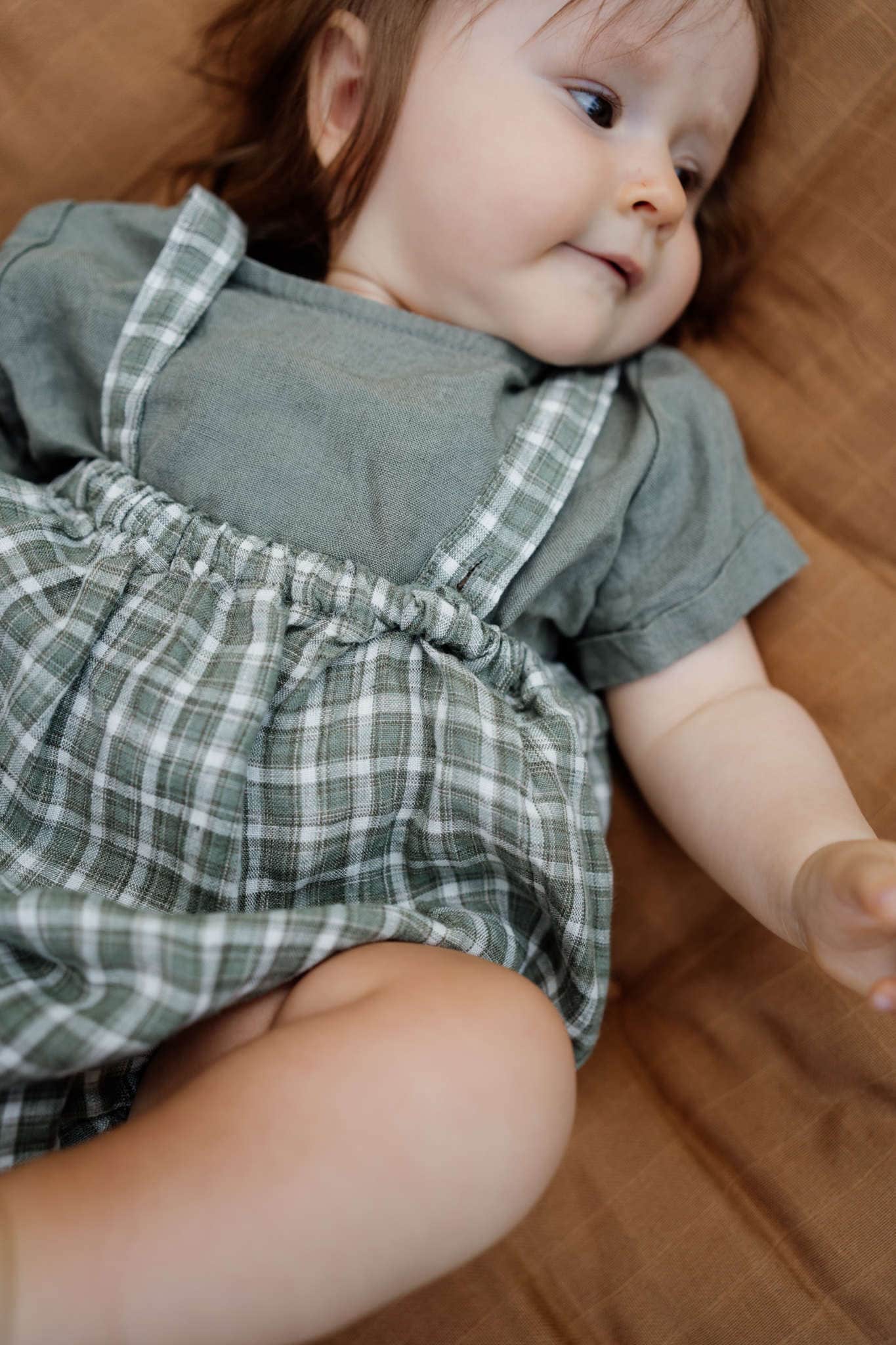 Natürlicher Leinen Strampler Gingham Grün Kariert, Optional Mit Stickerei von LaPetiteAlice